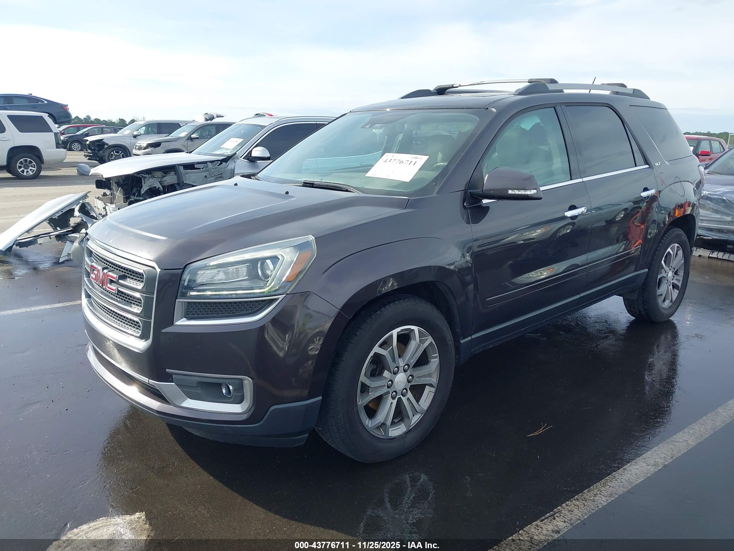 GMC ACADIA image 2