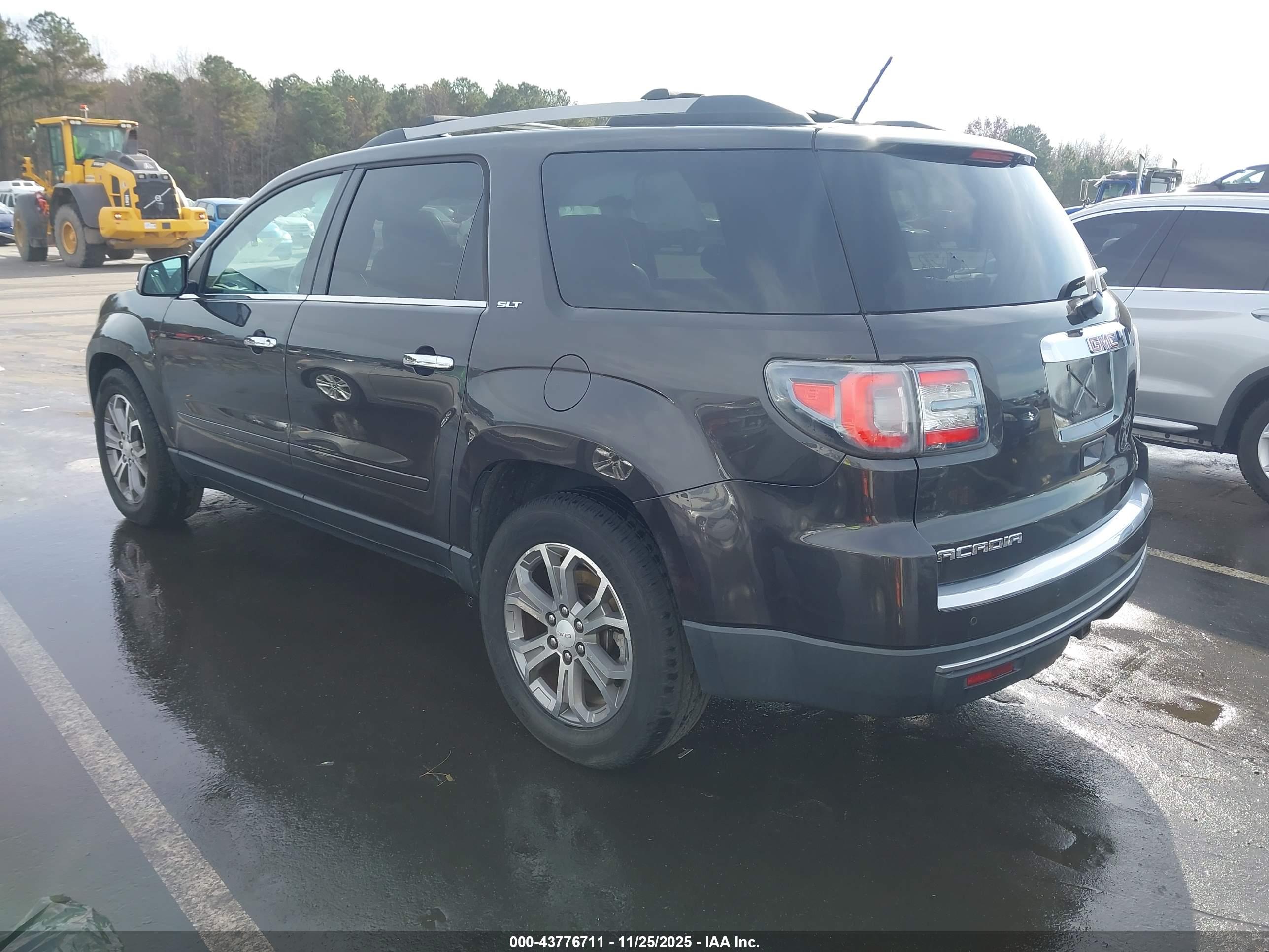 GMC ACADIA image 3