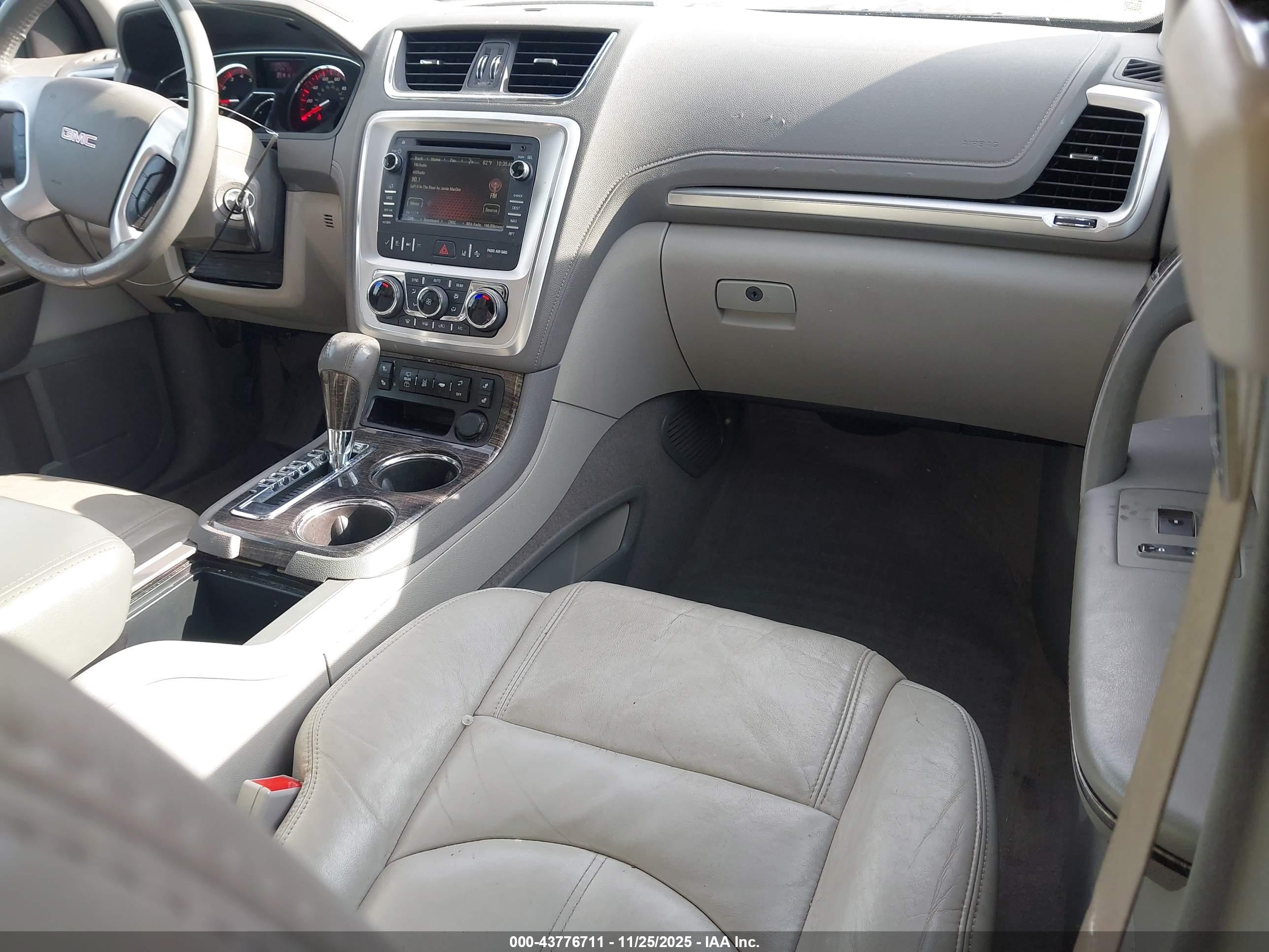 GMC ACADIA image 5