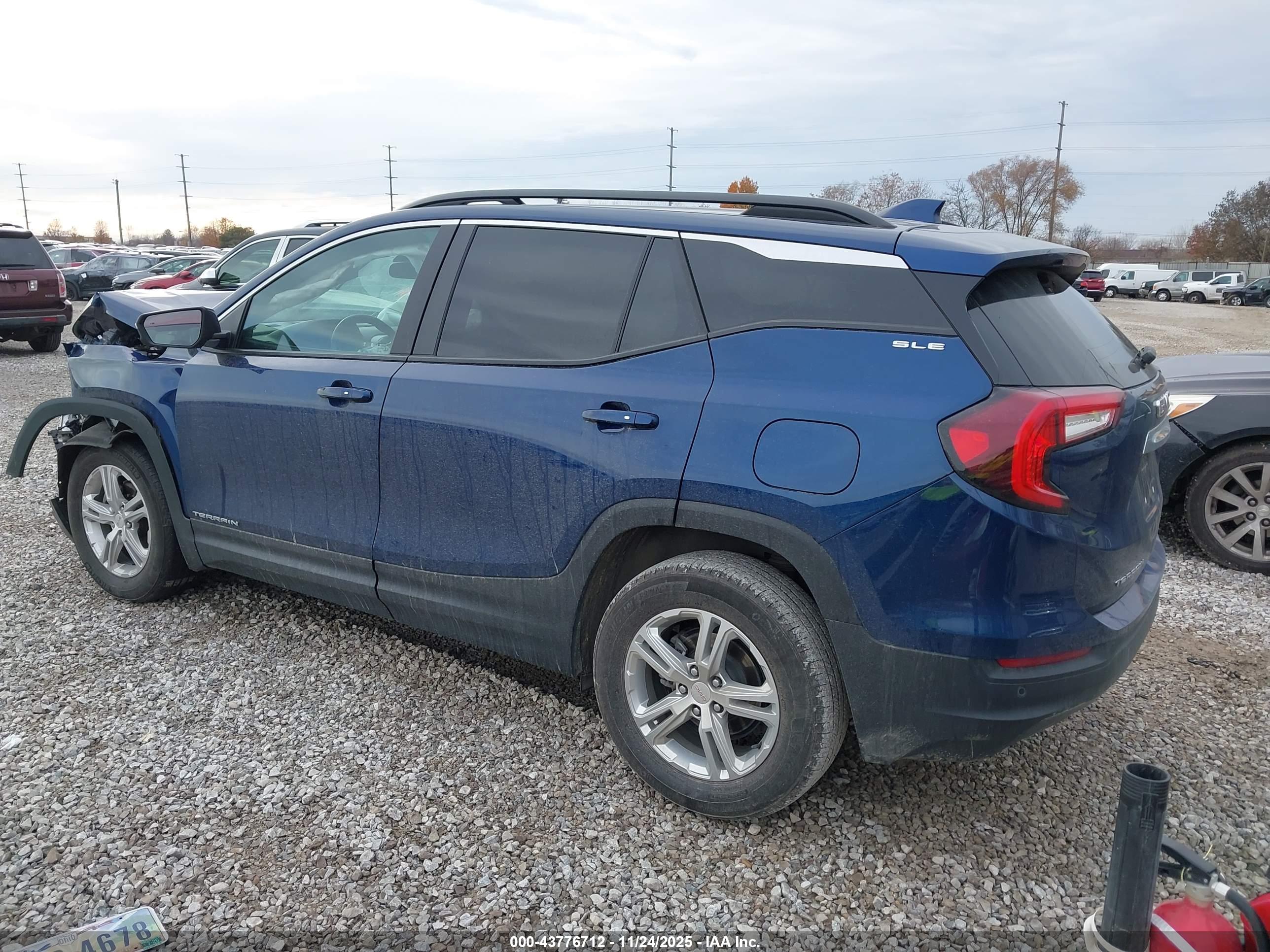 GMC TERRAIN image 3
