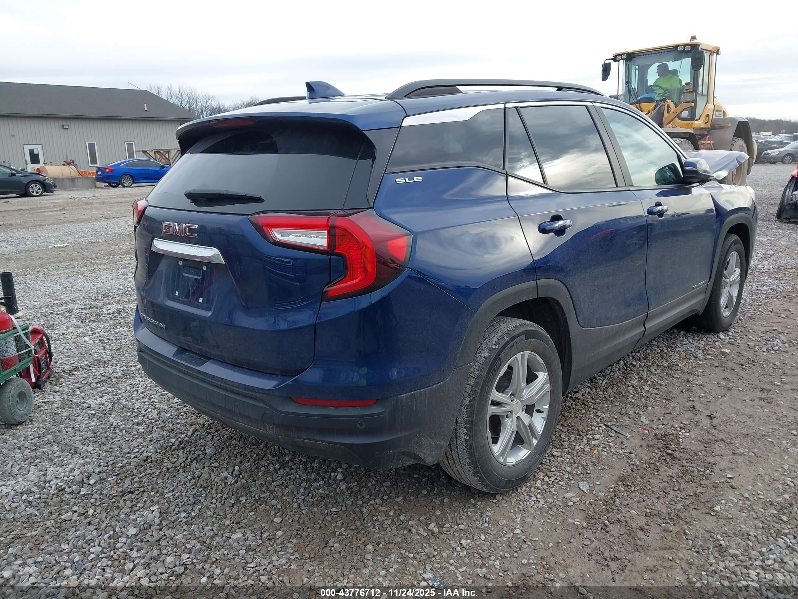 GMC TERRAIN image 4