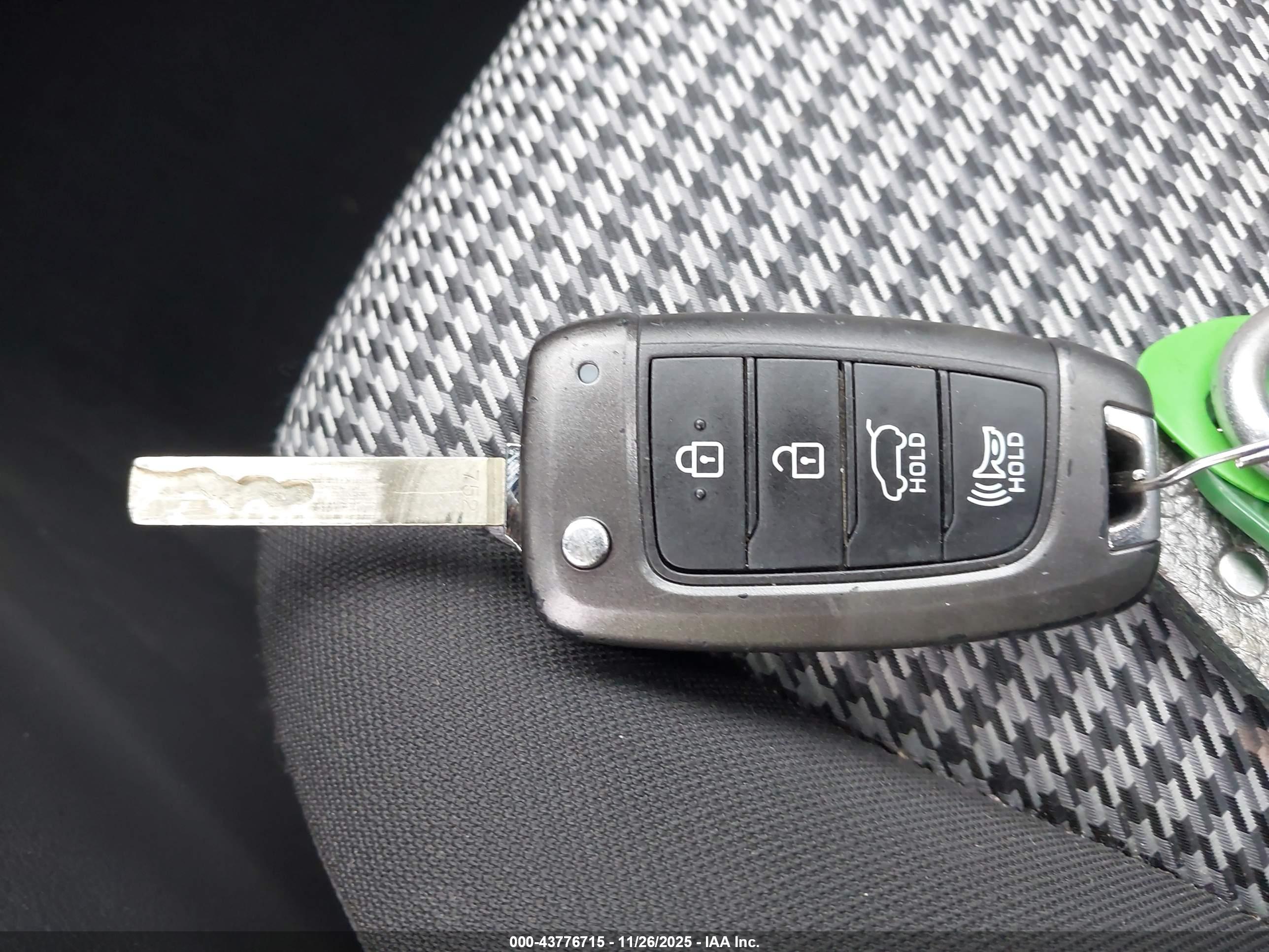 HYUNDAI KONA image 11