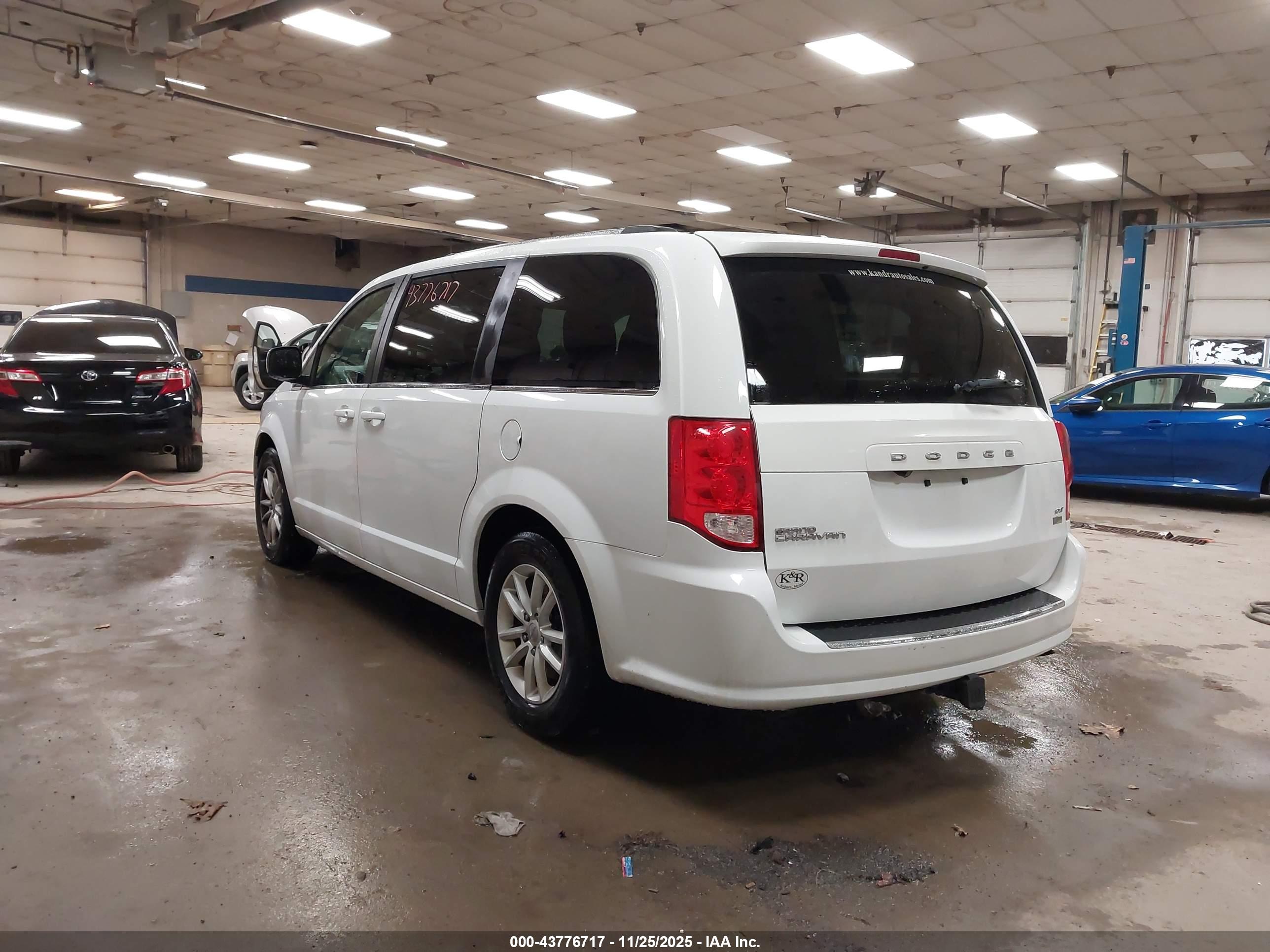 DODGE GRAND image 3