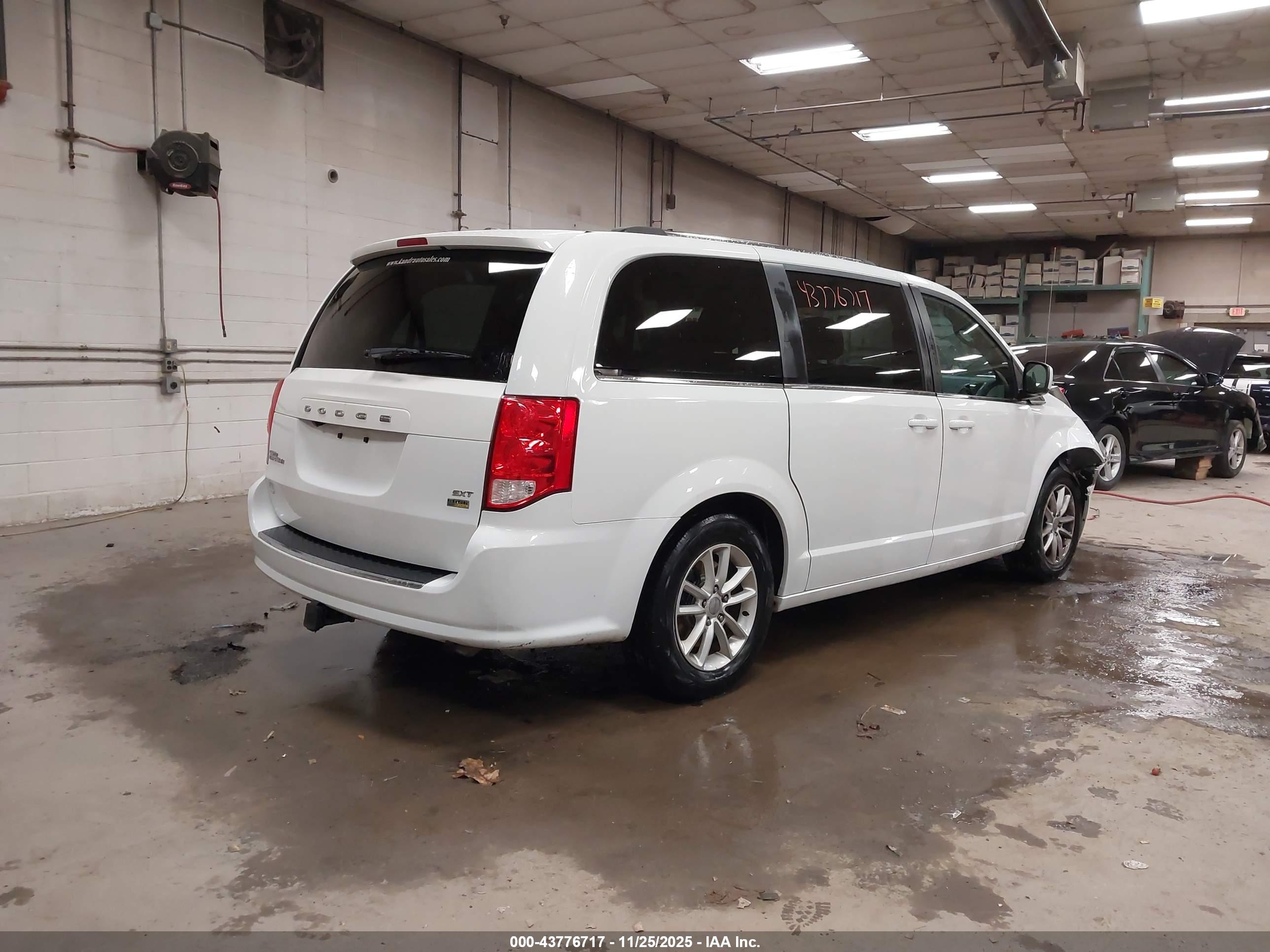 DODGE GRAND image 4