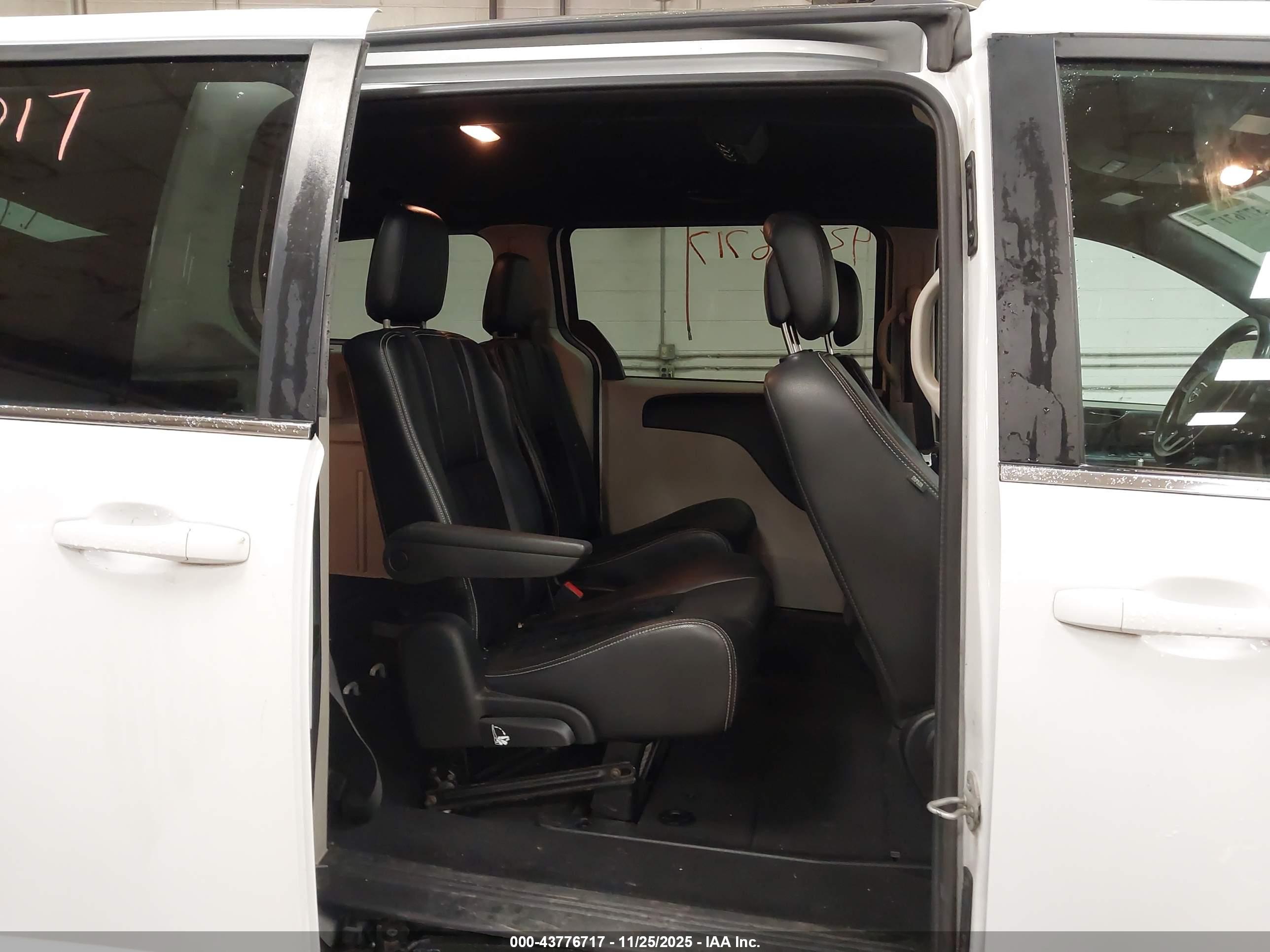 DODGE GRAND image 8