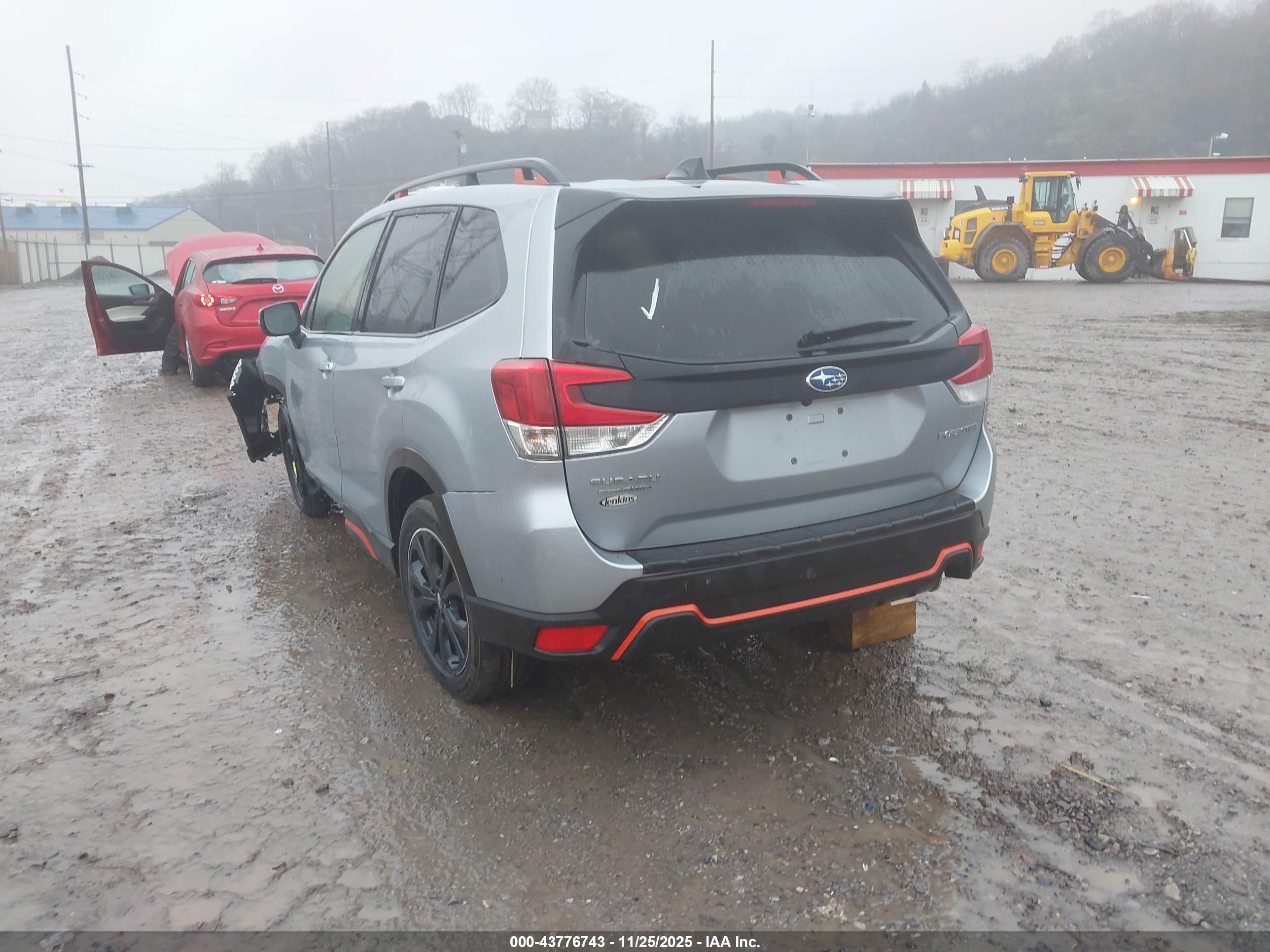 SUBARU FORESTER image 3