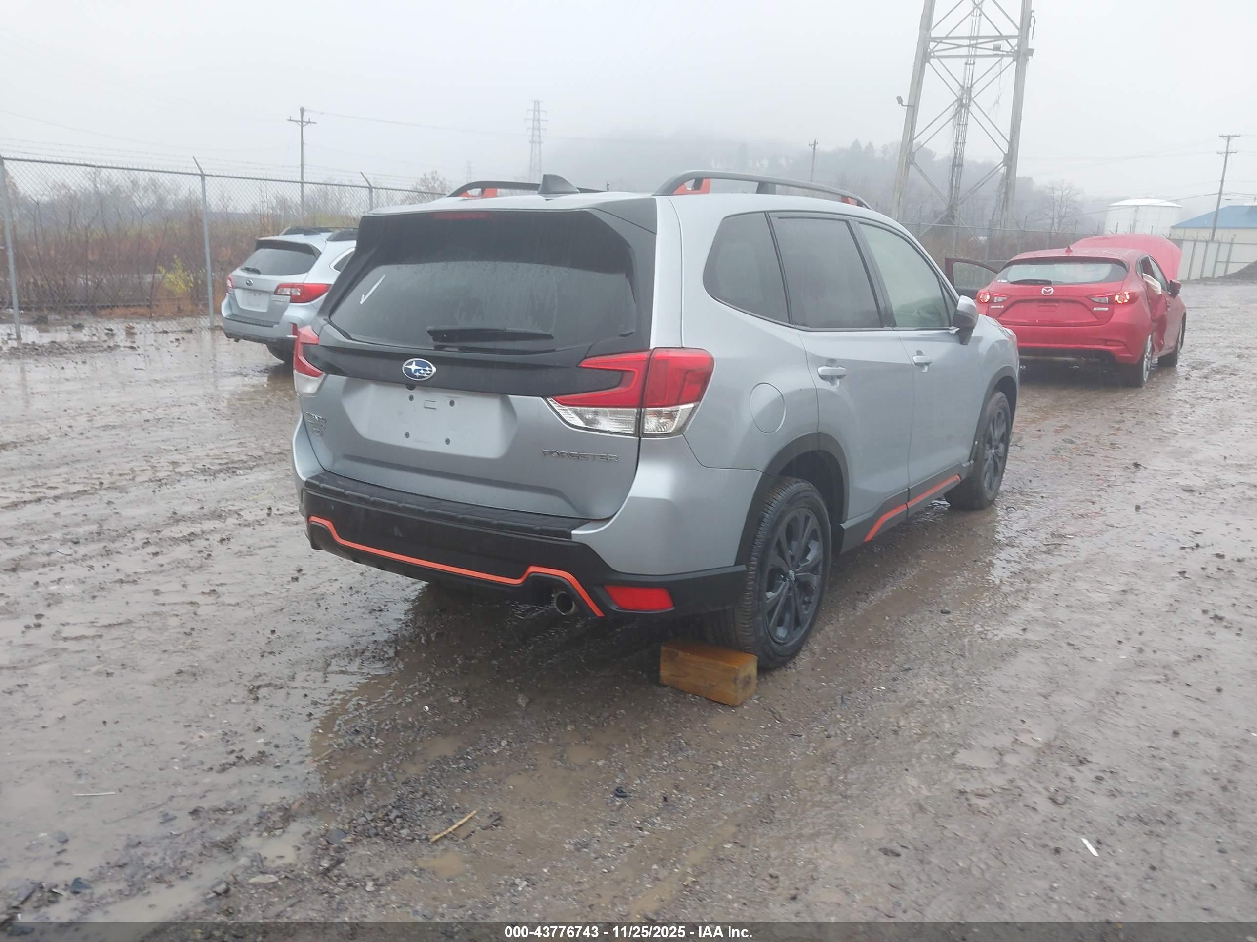 SUBARU FORESTER image 4