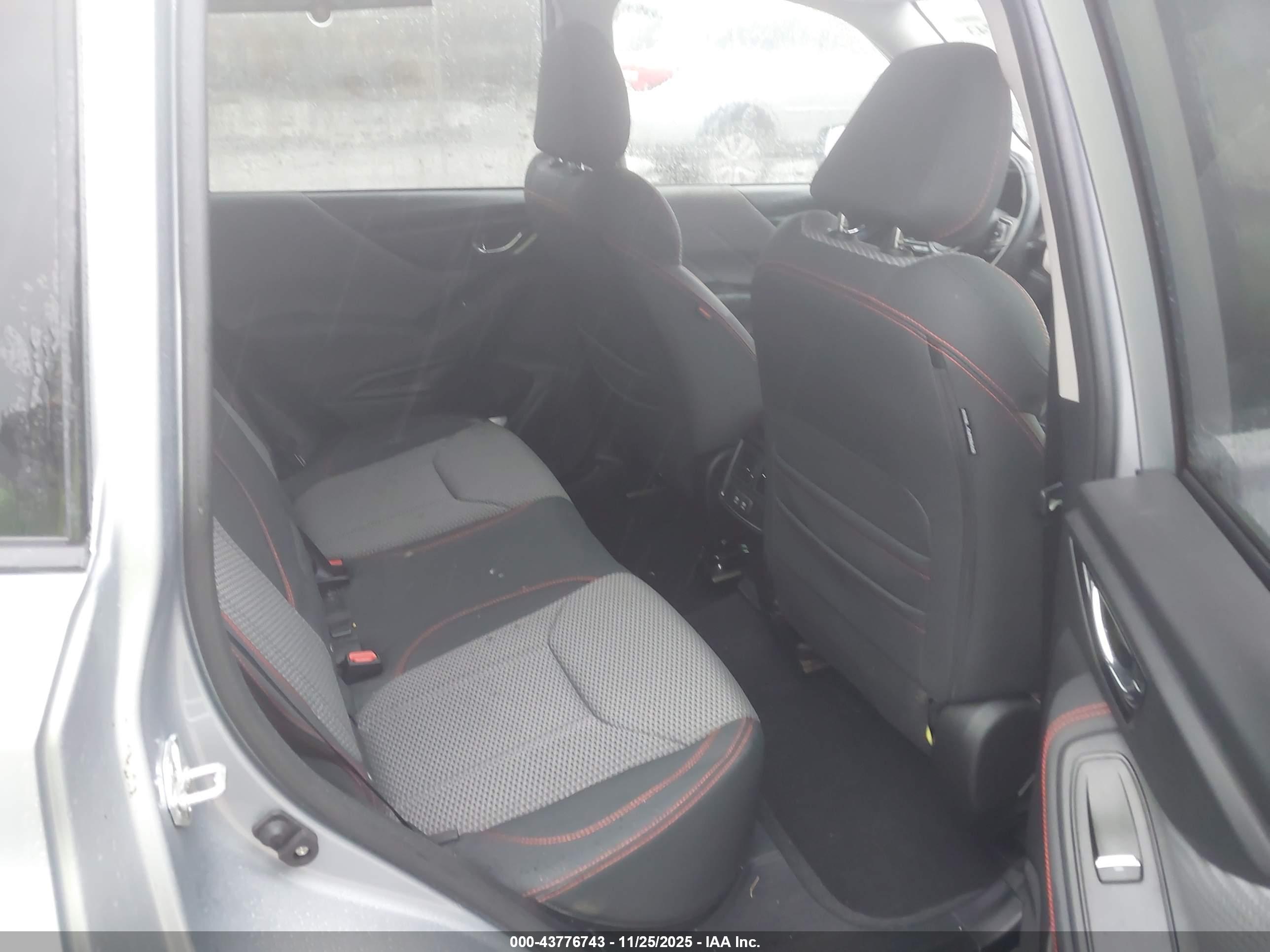 SUBARU FORESTER image 8