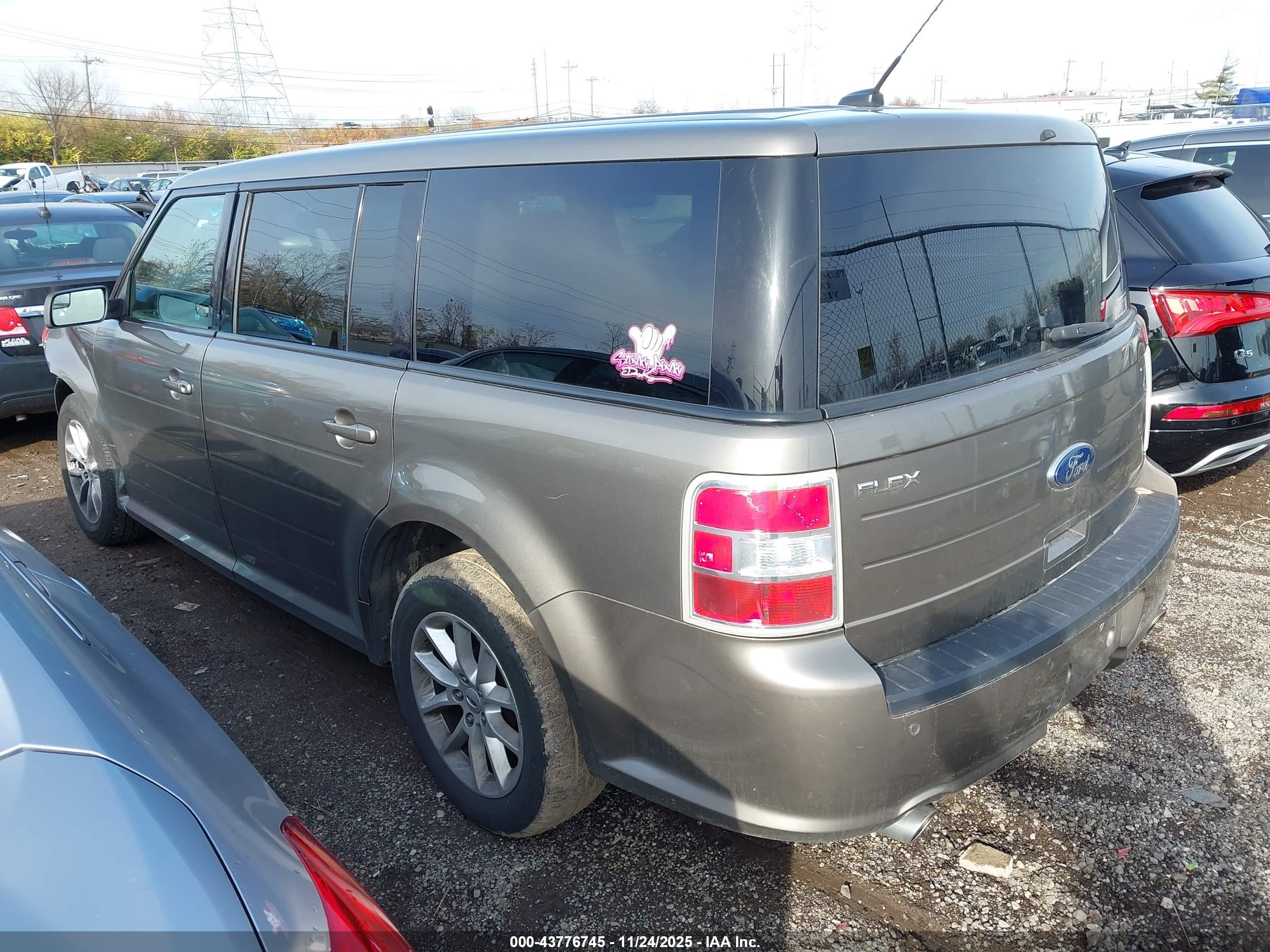FORD FLEX image 3