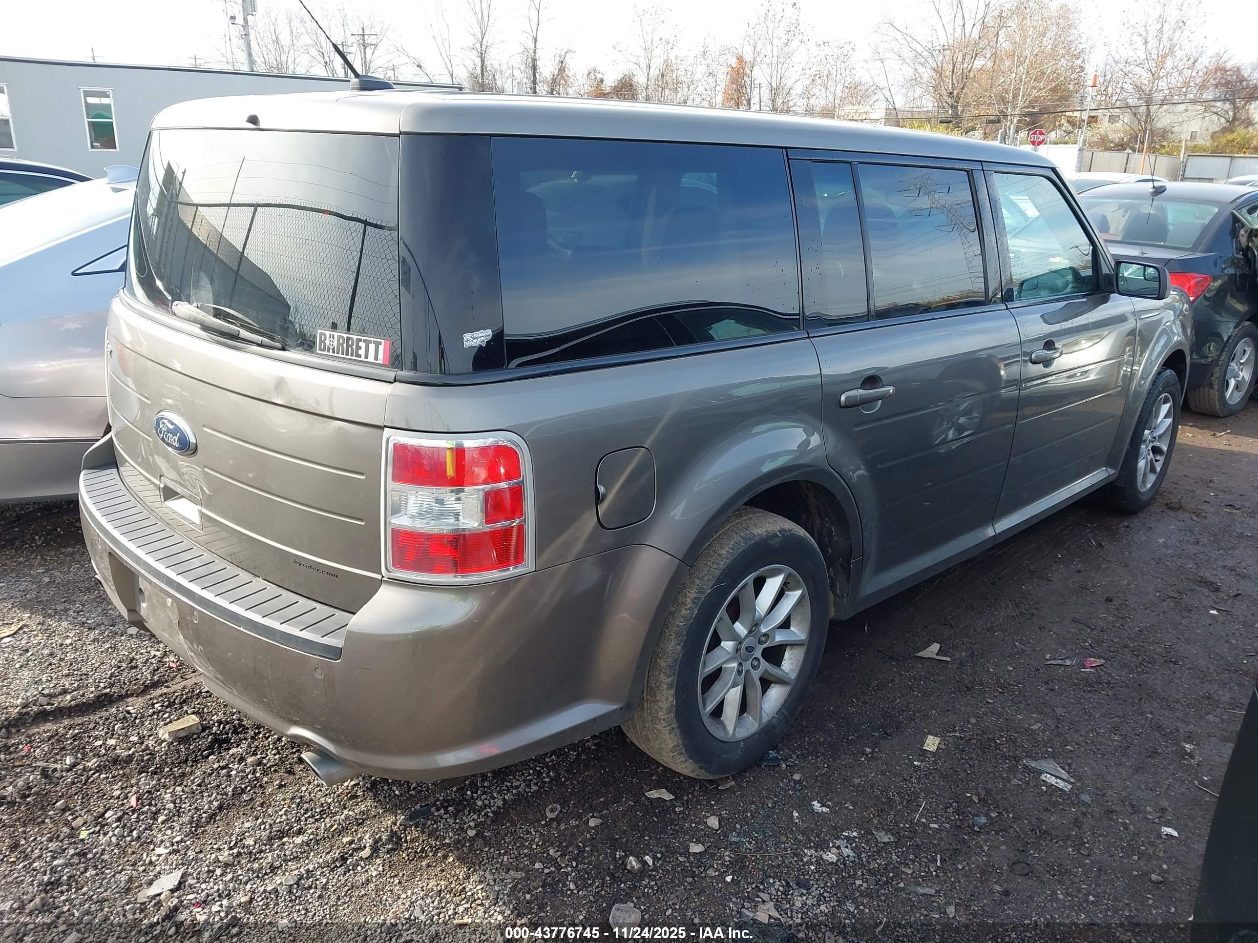 FORD FLEX image 4