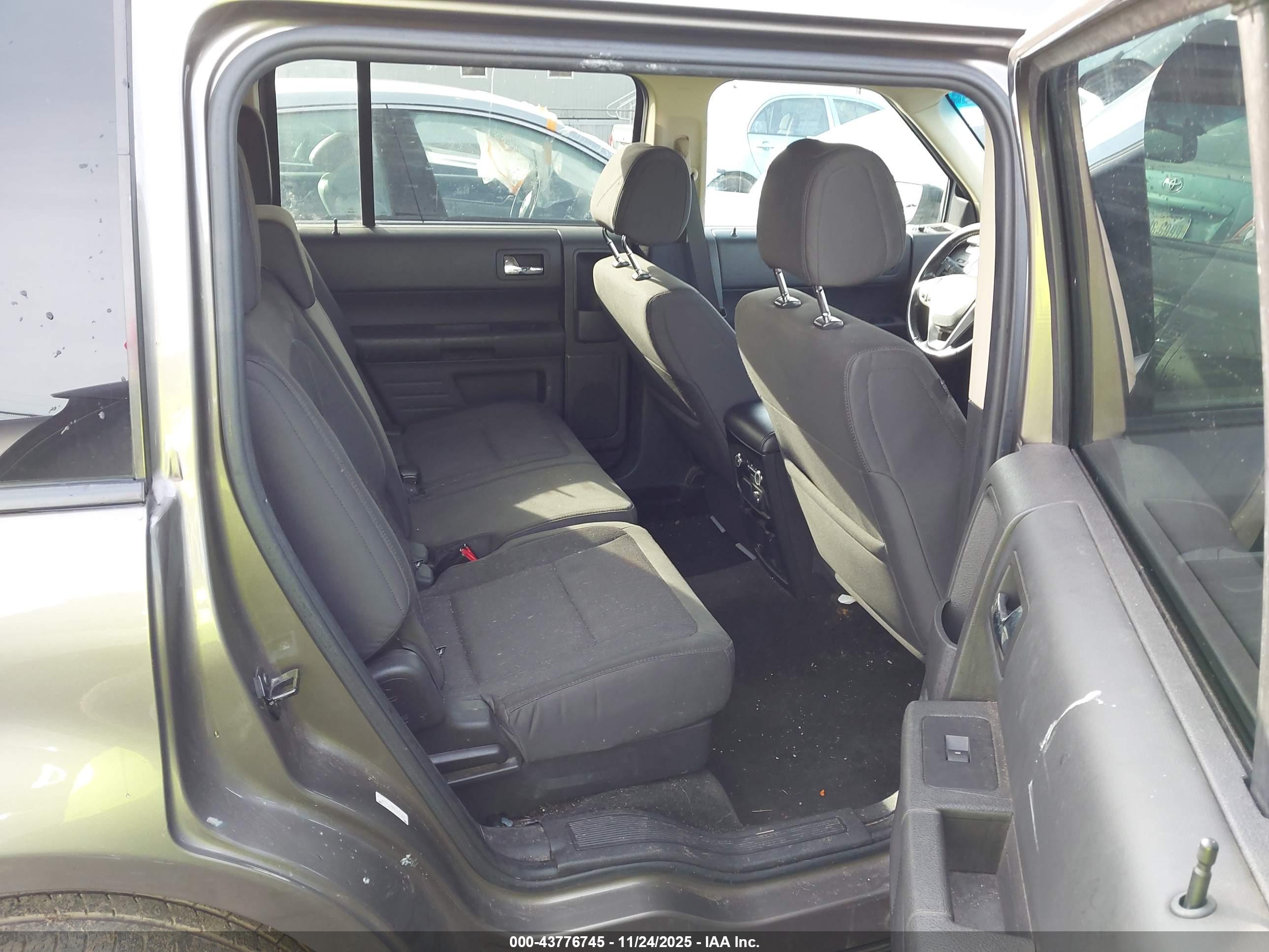 FORD FLEX image 8