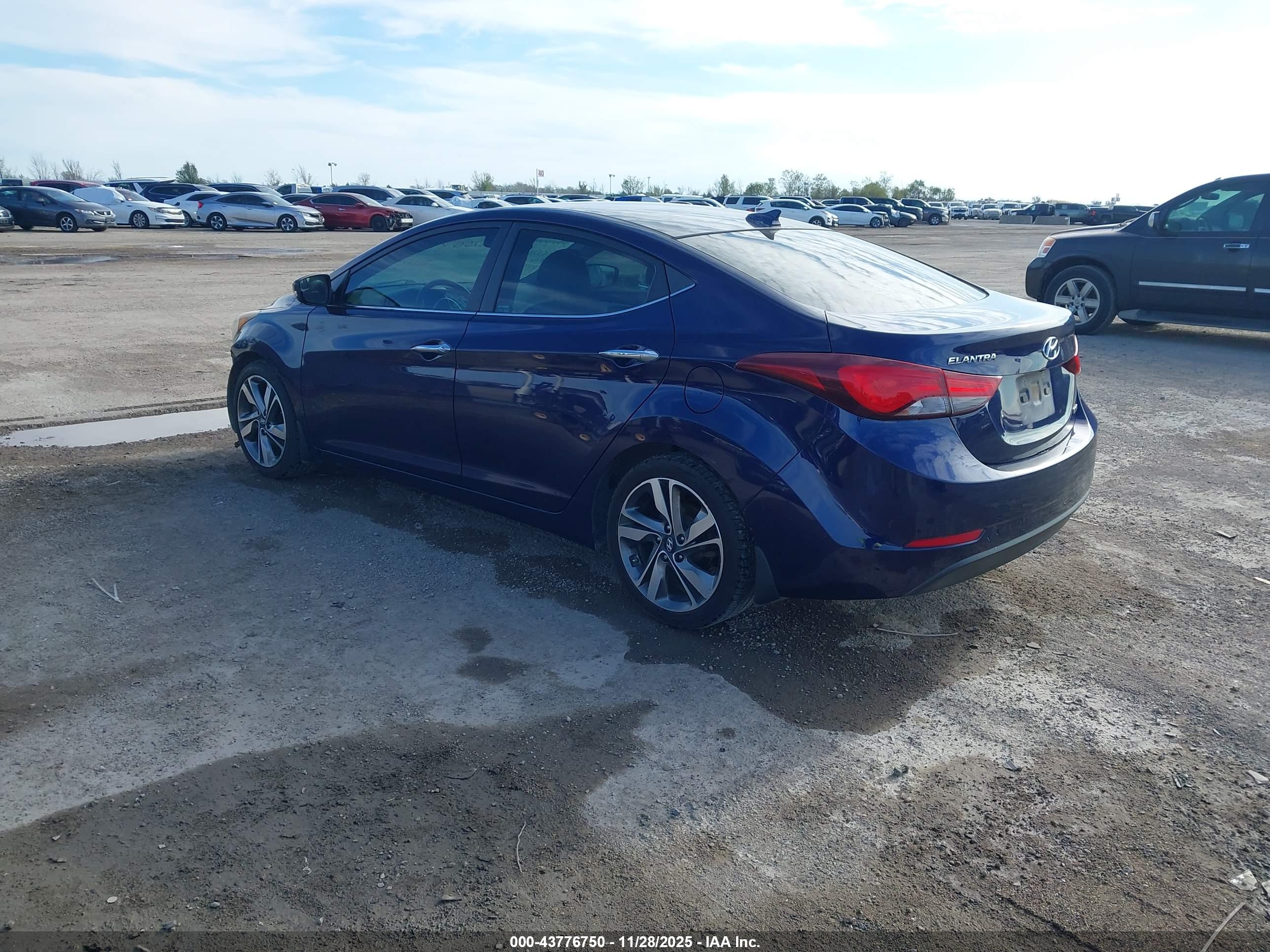 HYUNDAI ELANTRA image 3