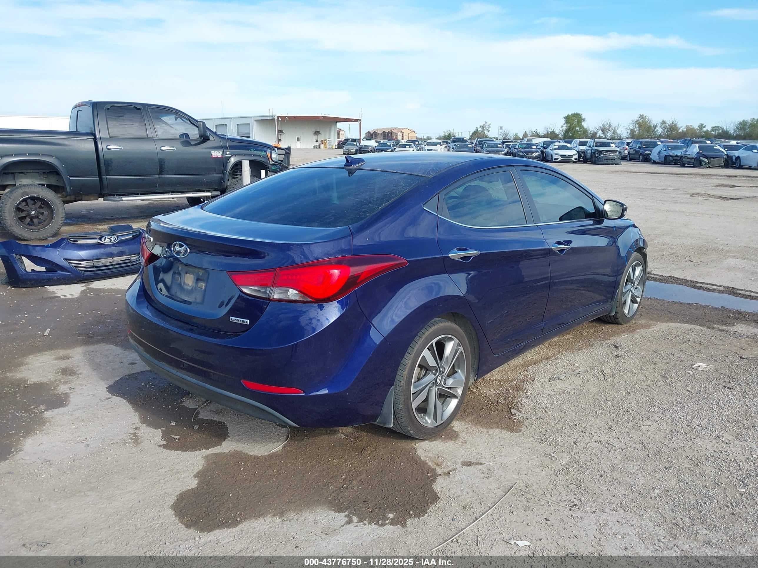 HYUNDAI ELANTRA image 4