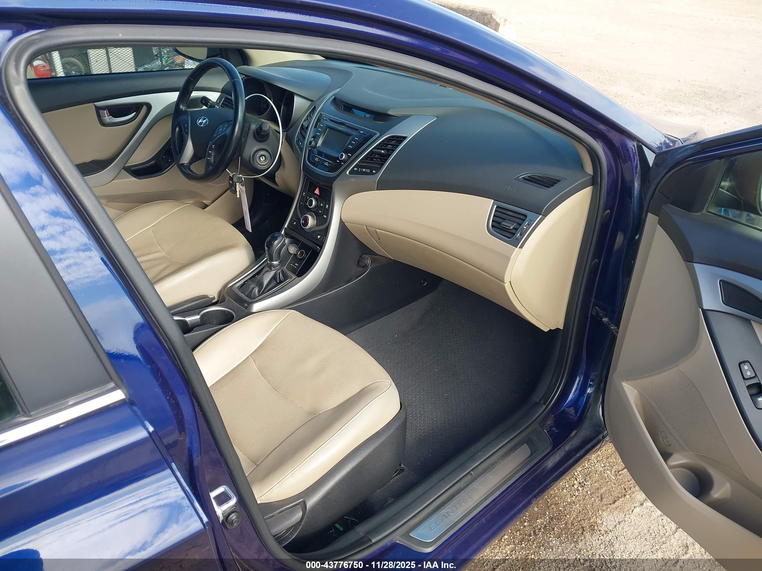 HYUNDAI ELANTRA image 5