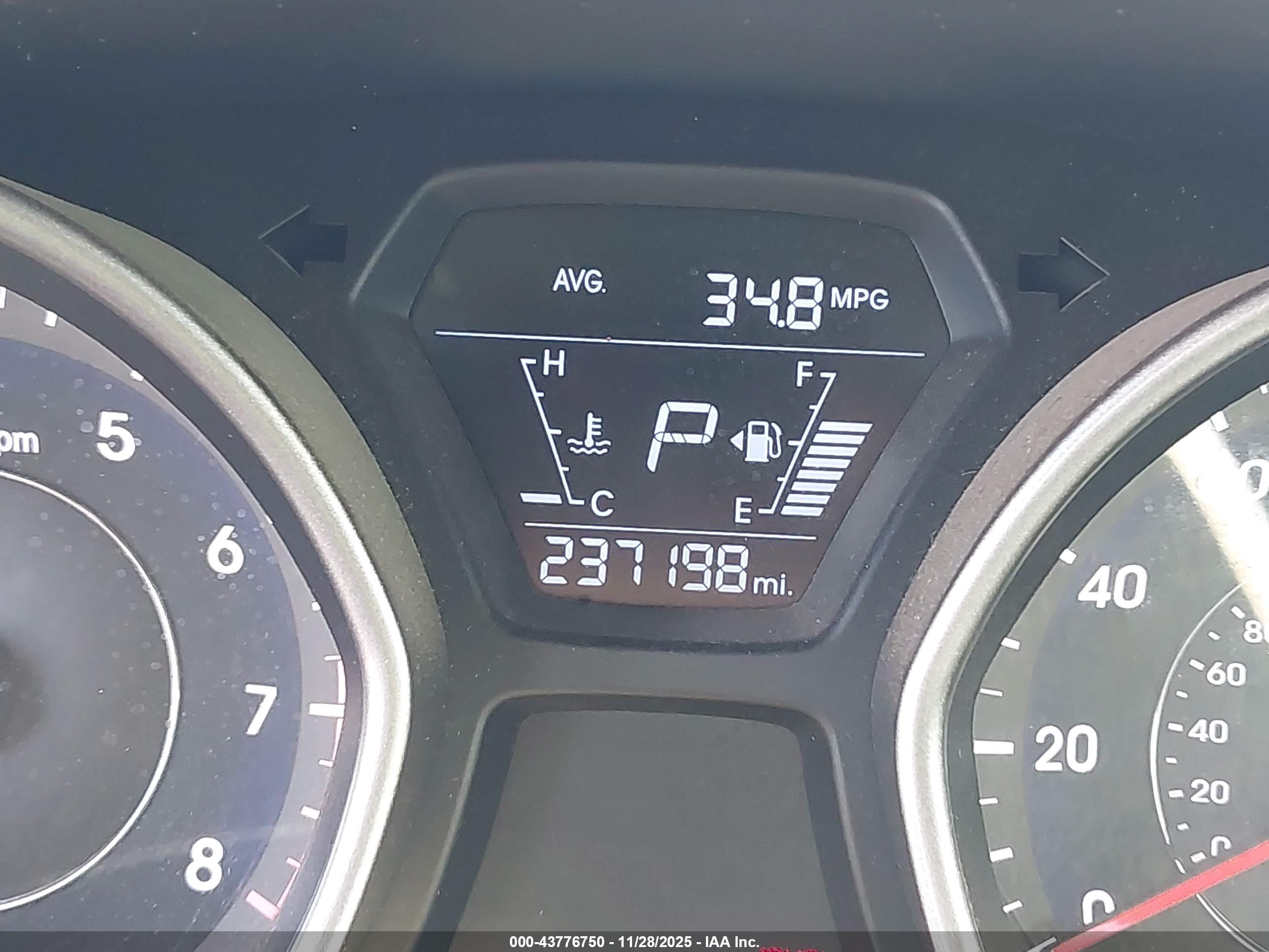 HYUNDAI ELANTRA image 7