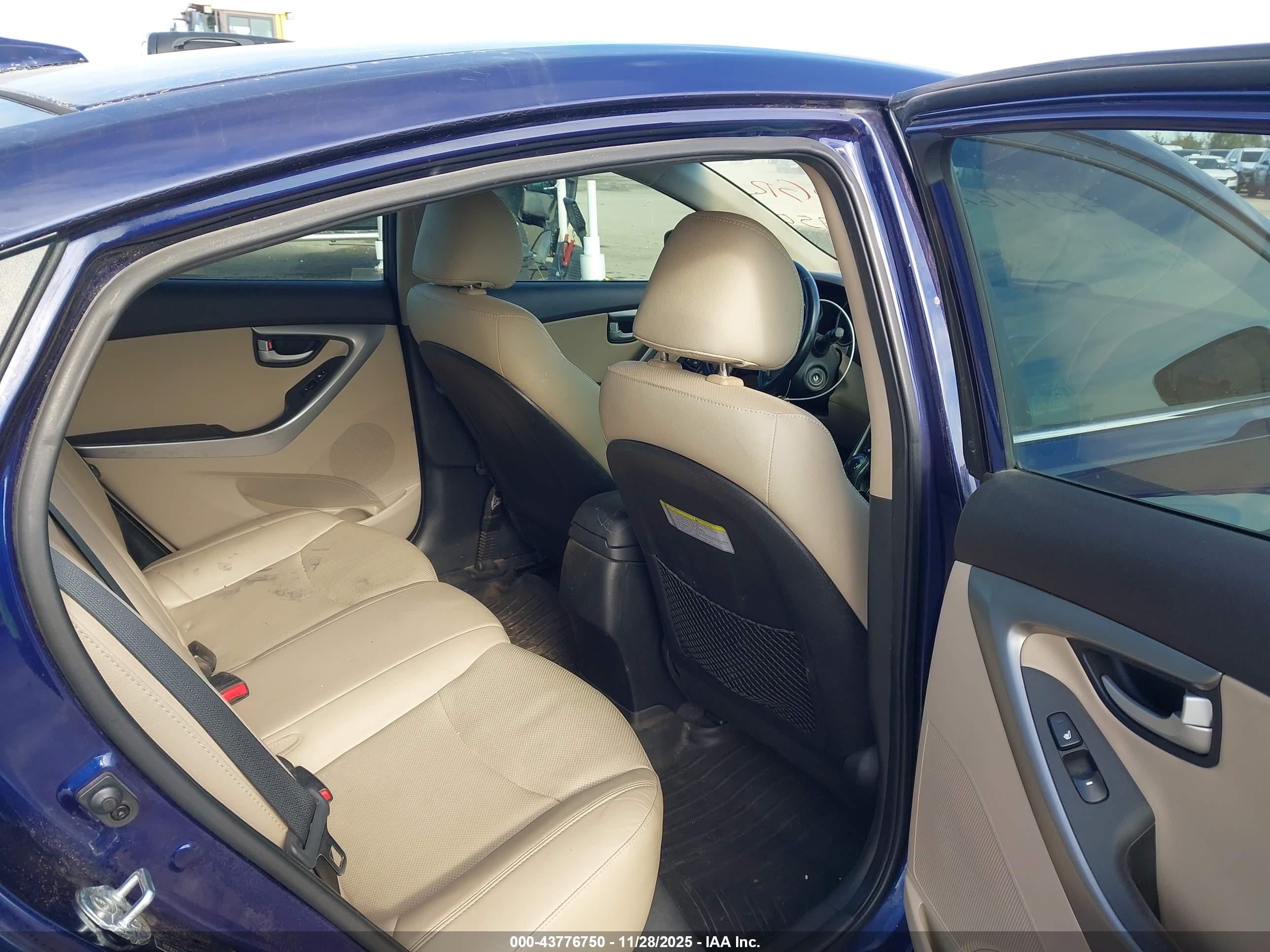 HYUNDAI ELANTRA image 8