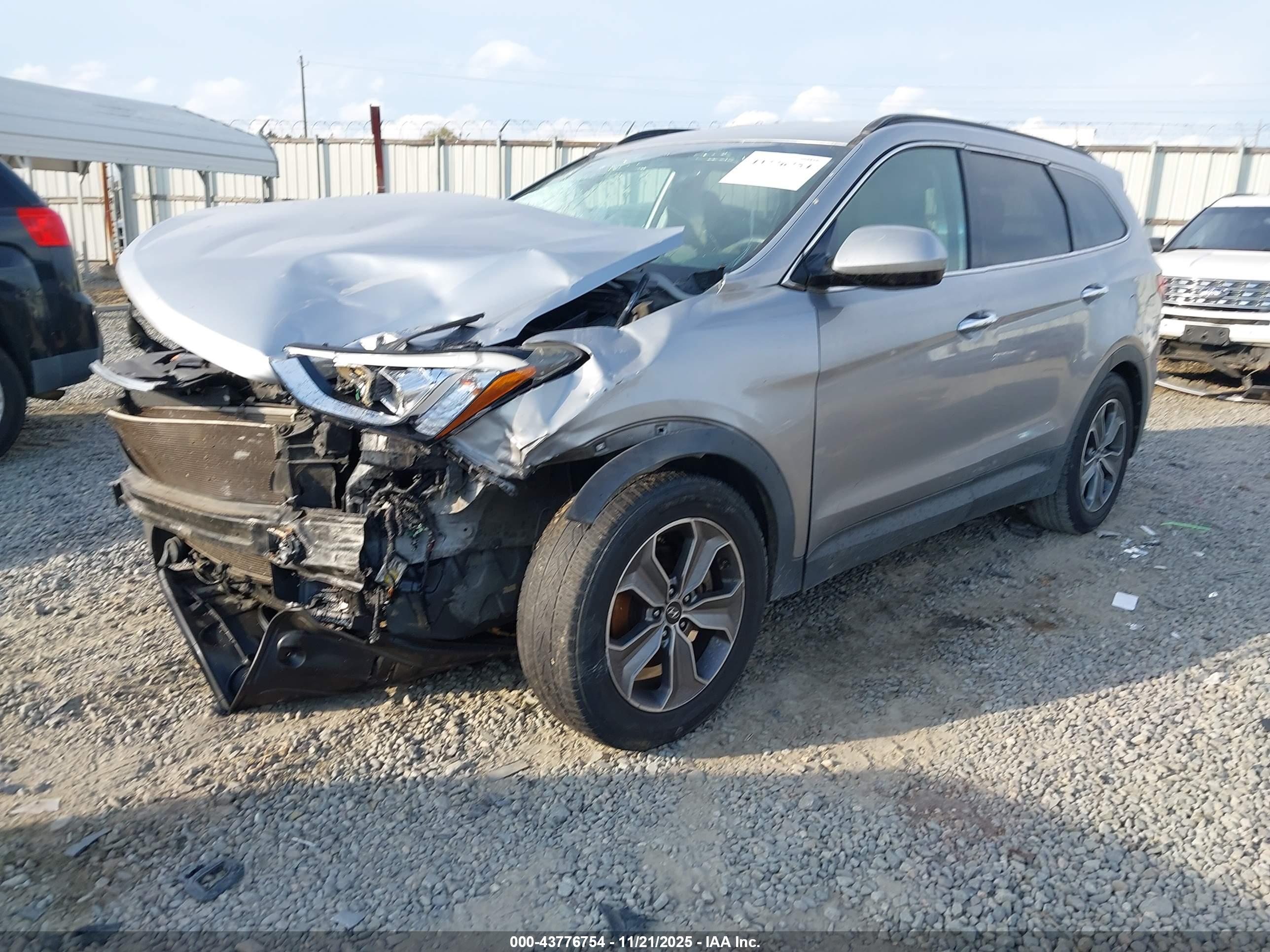 HYUNDAI SANTA image 2