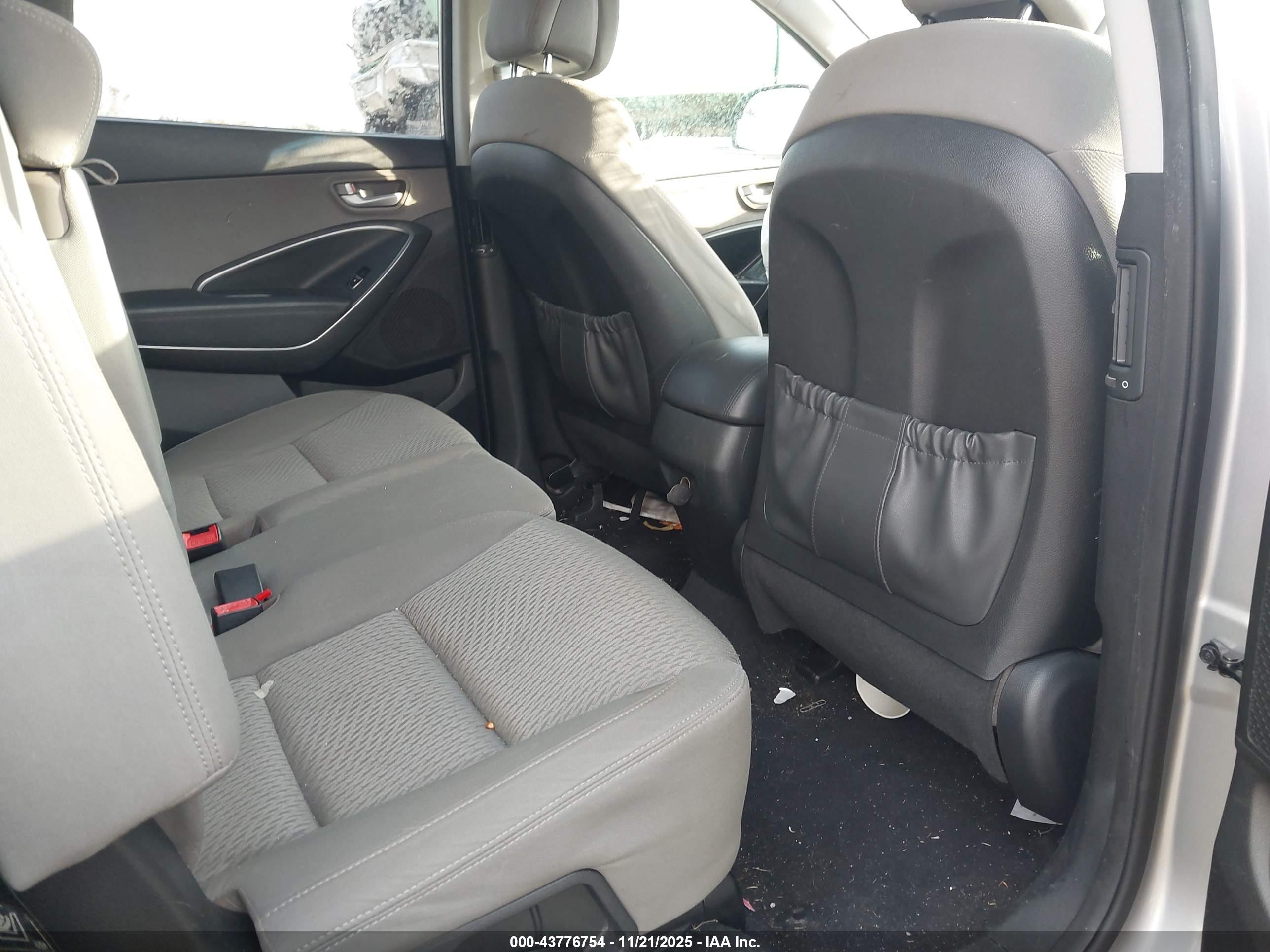 HYUNDAI SANTA image 8