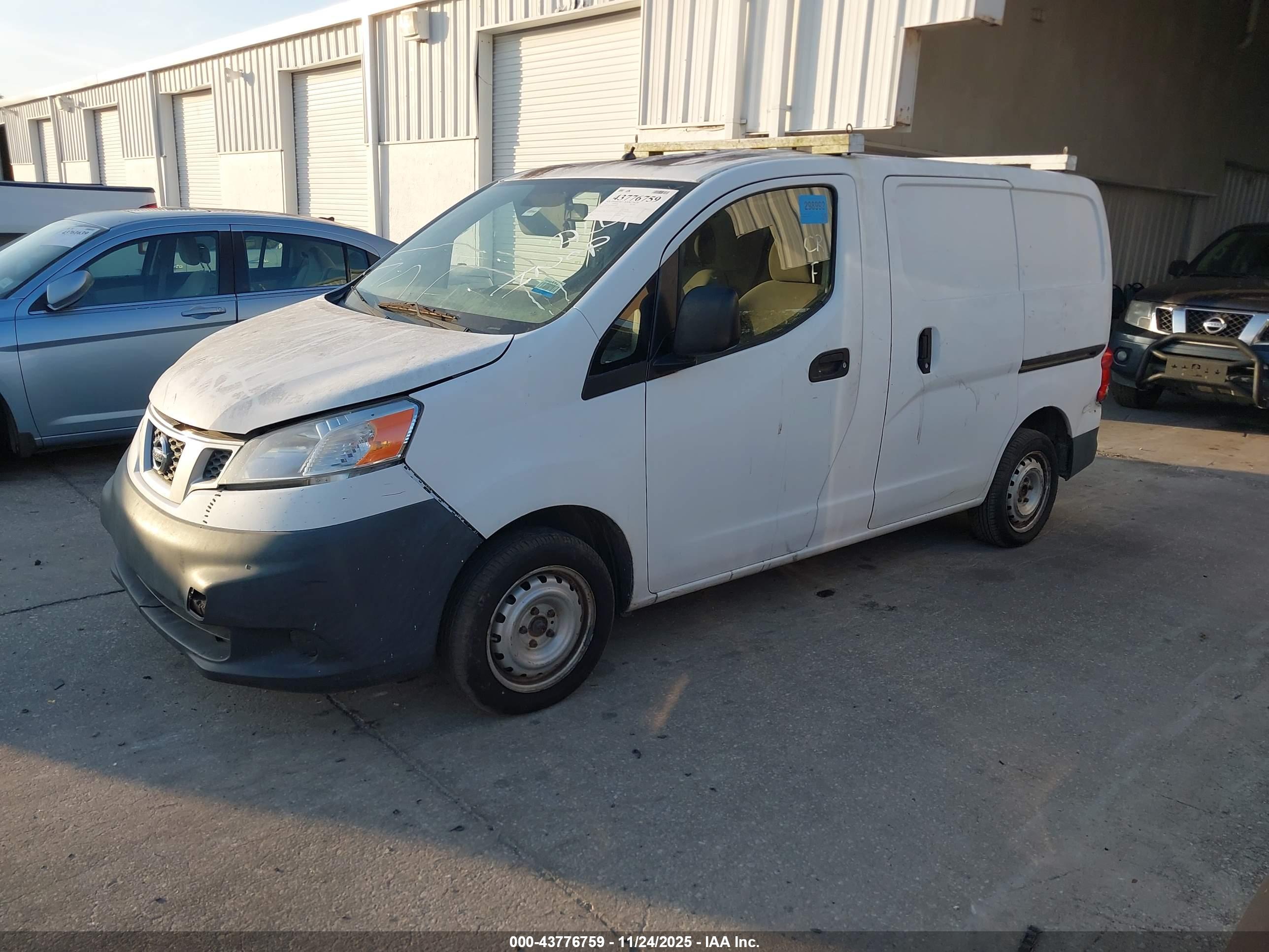 NISSAN NV200 image 2
