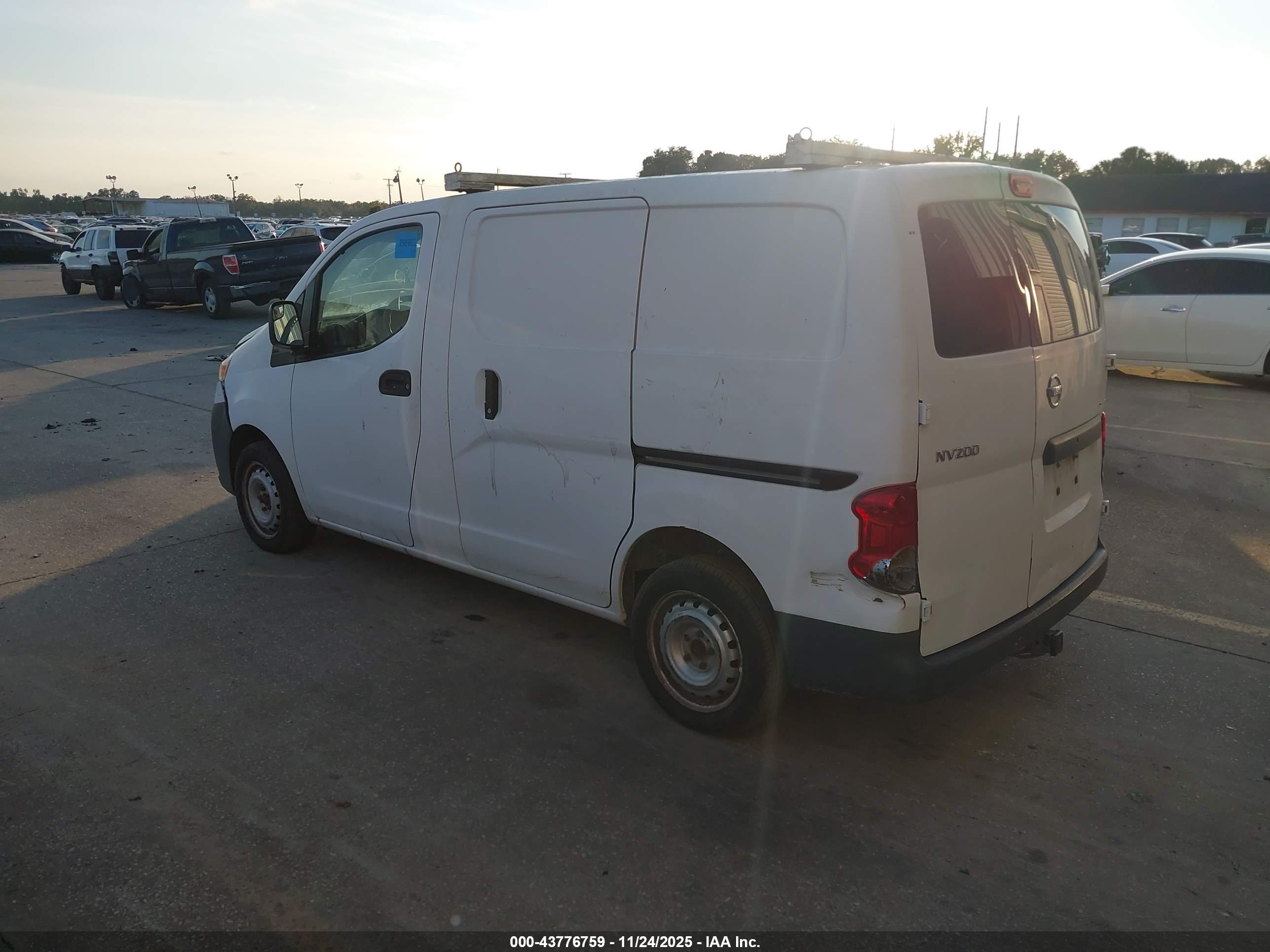 NISSAN NV200 image 3