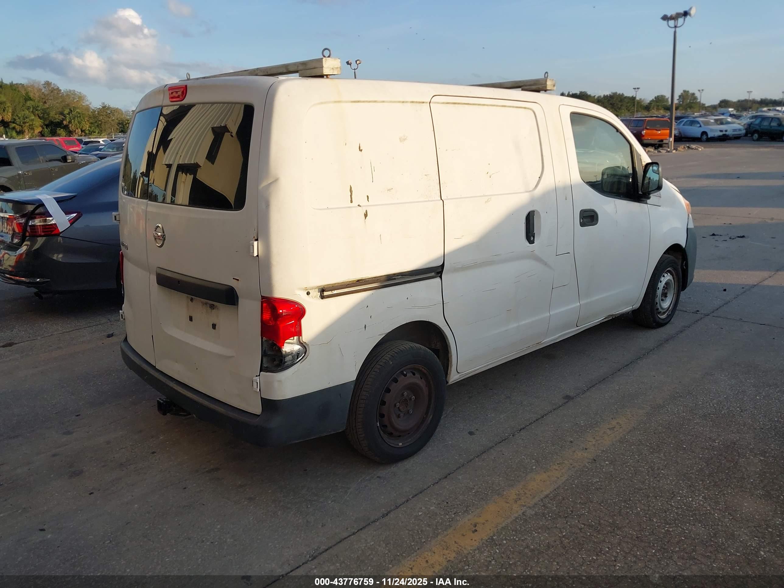 NISSAN NV200 image 4