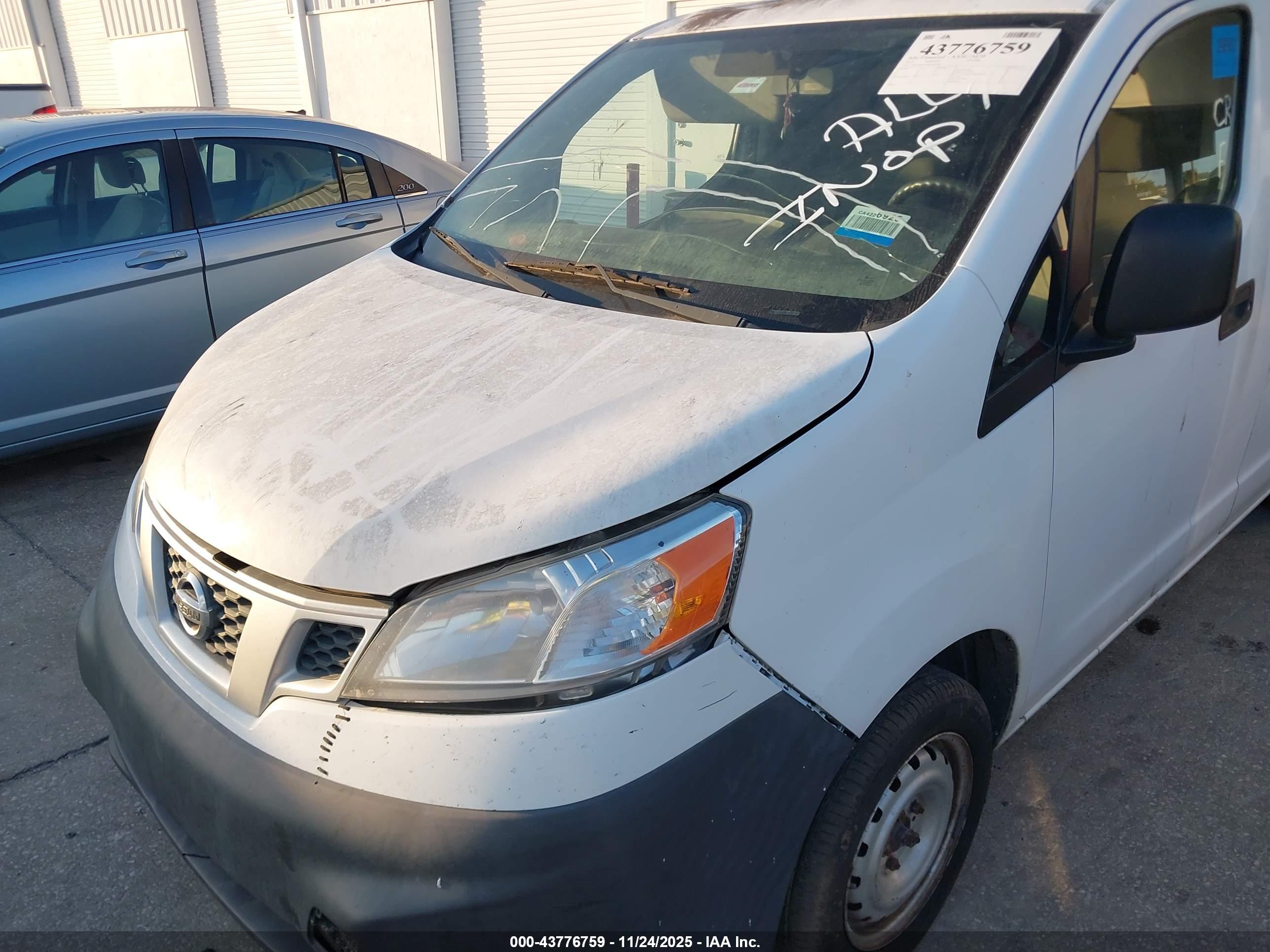 NISSAN NV200 image 6