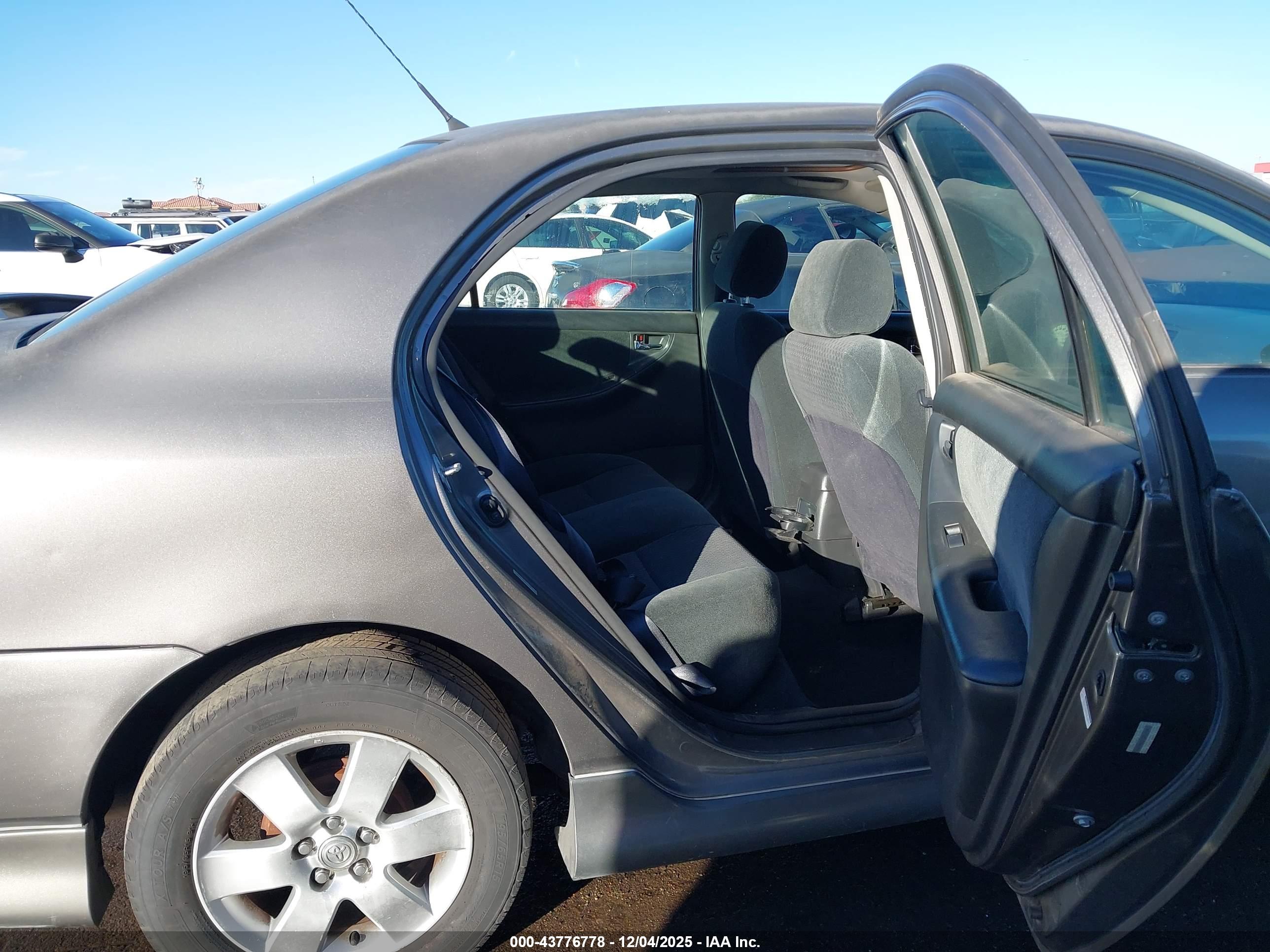 TOYOTA COROLLA image 8