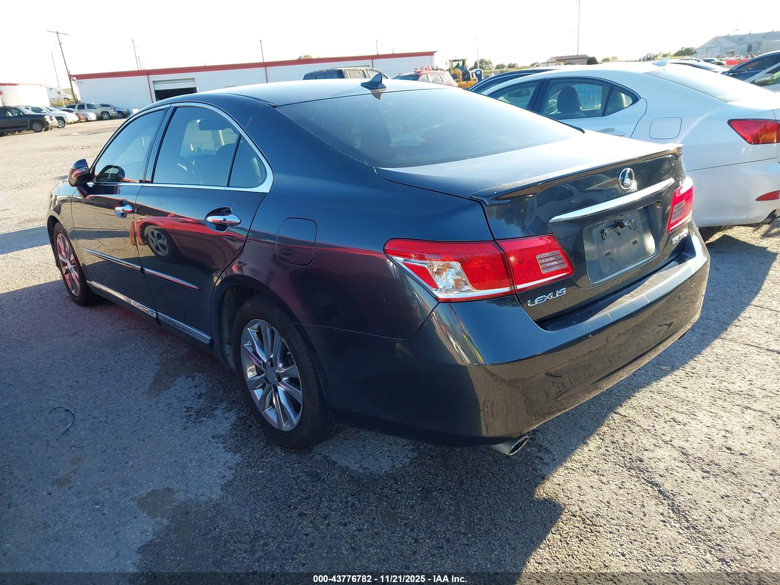LEXUS ES image 3
