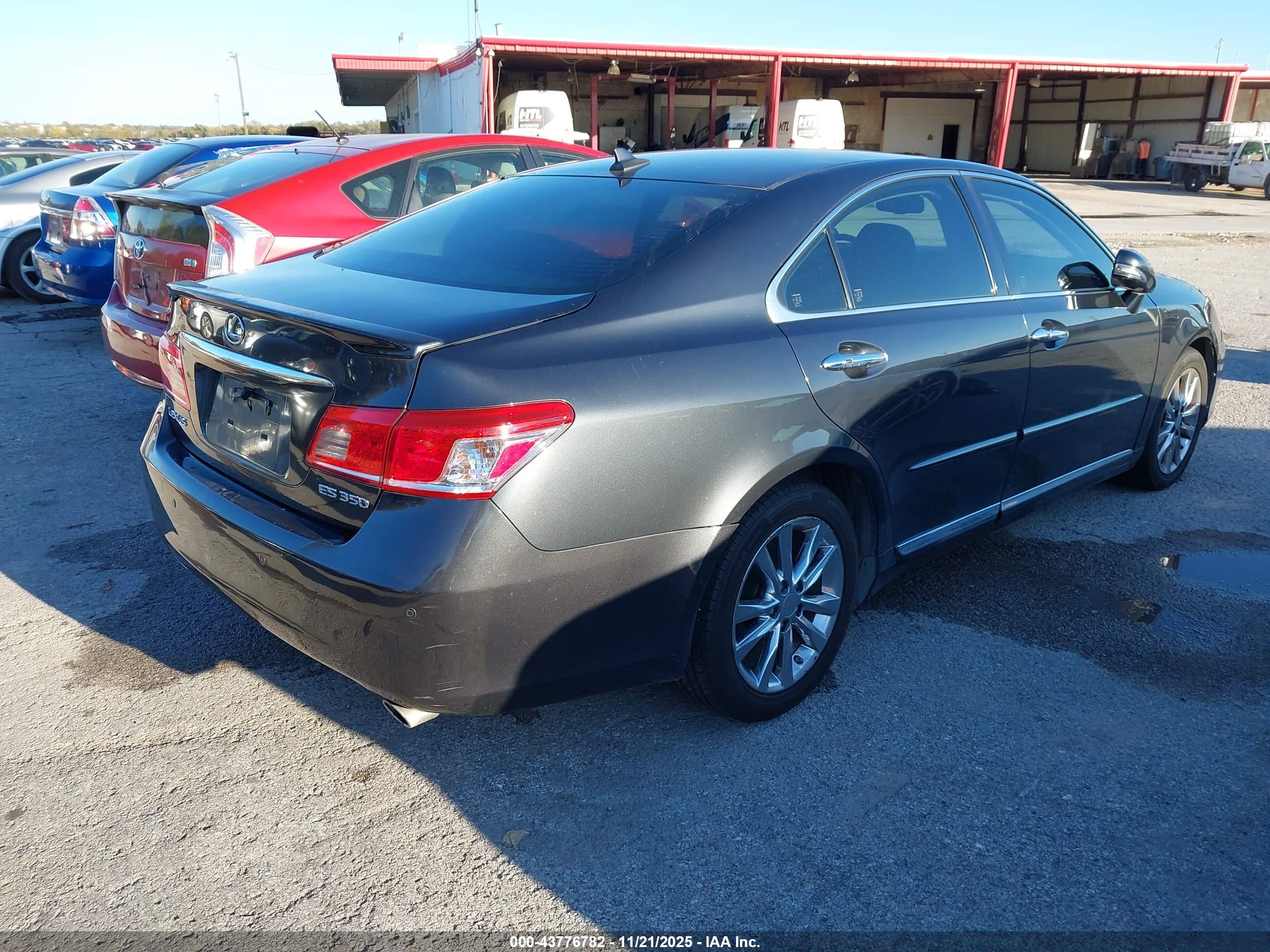 LEXUS ES image 4