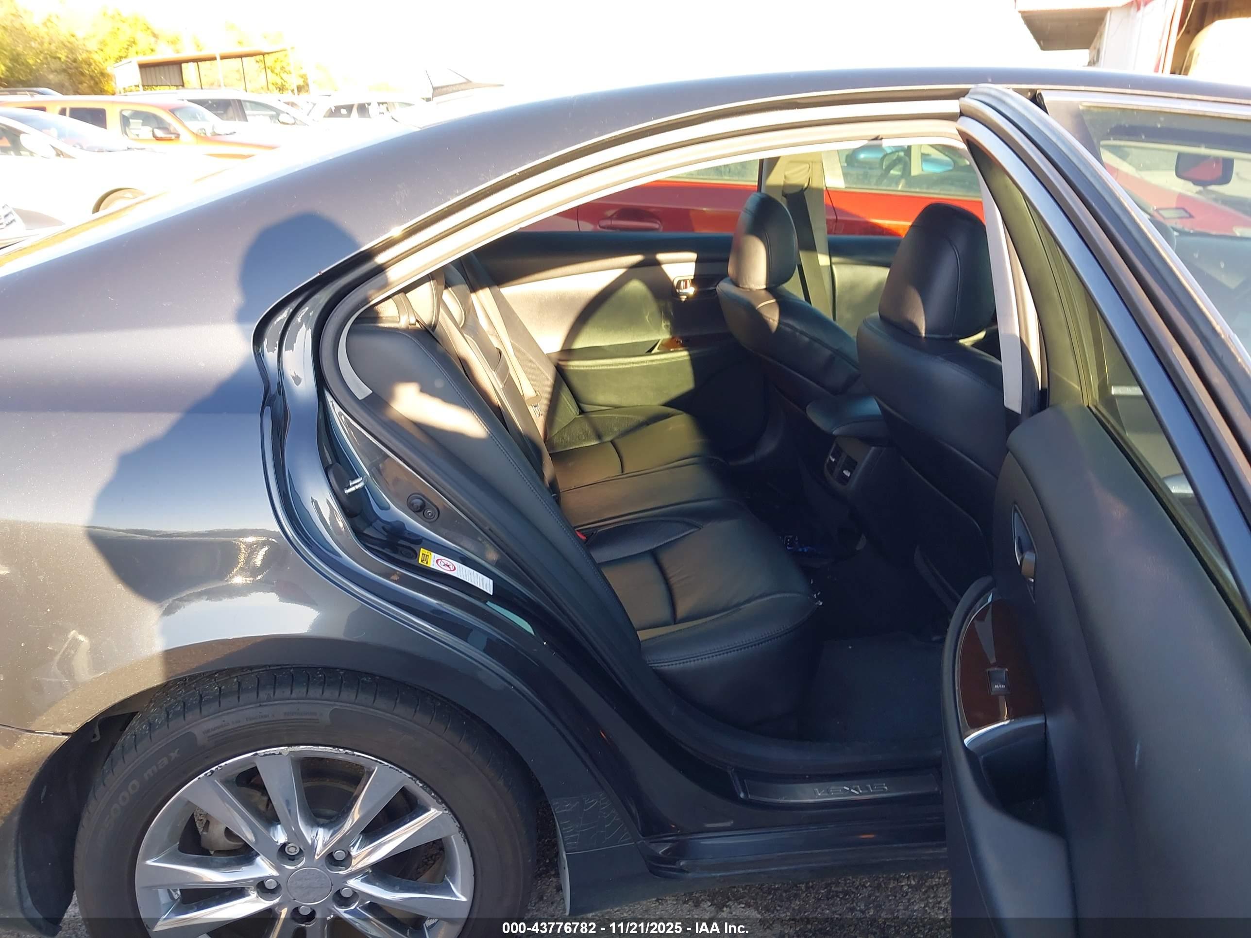 LEXUS ES image 8