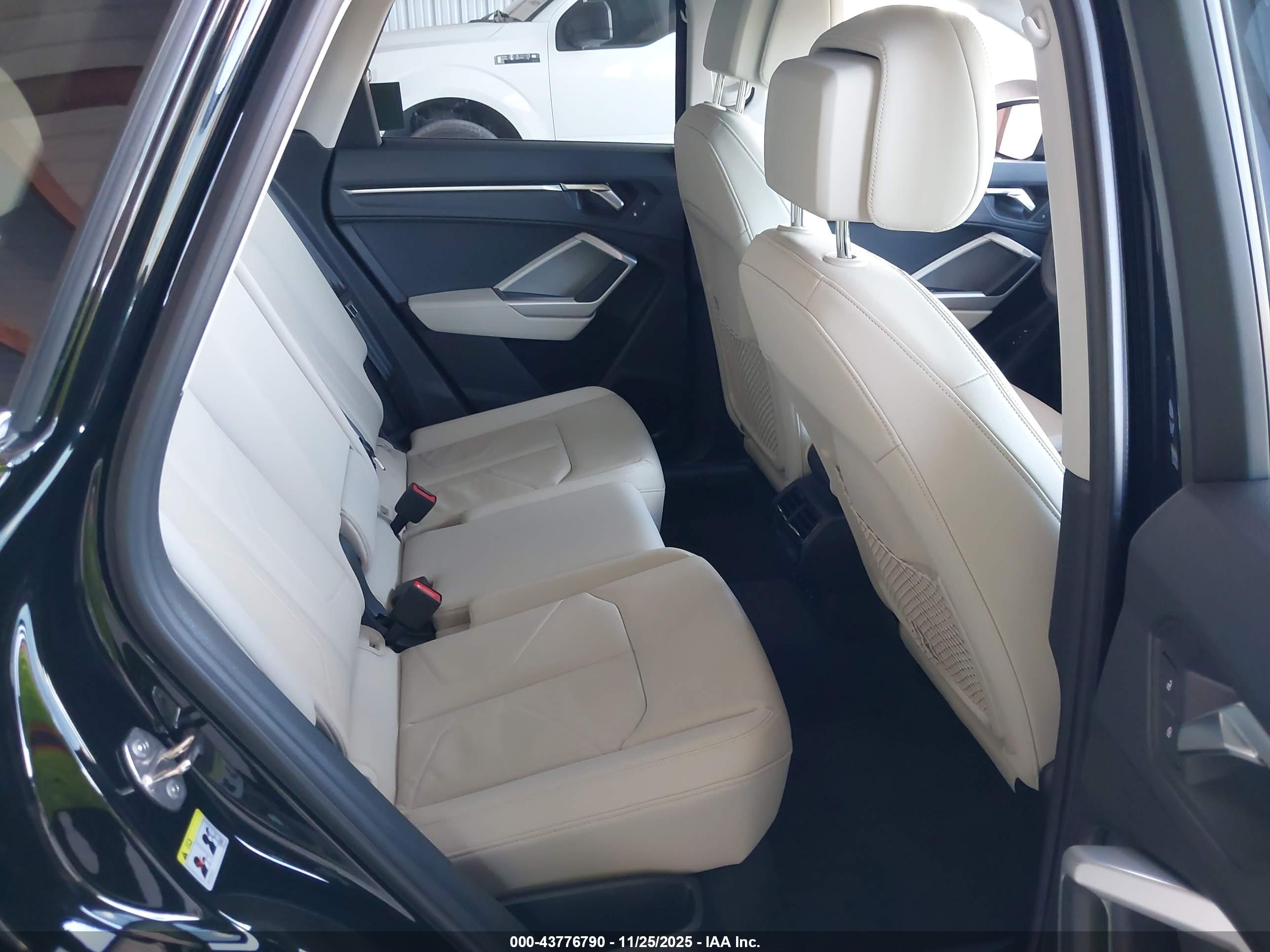 AUDI Q3 image 8
