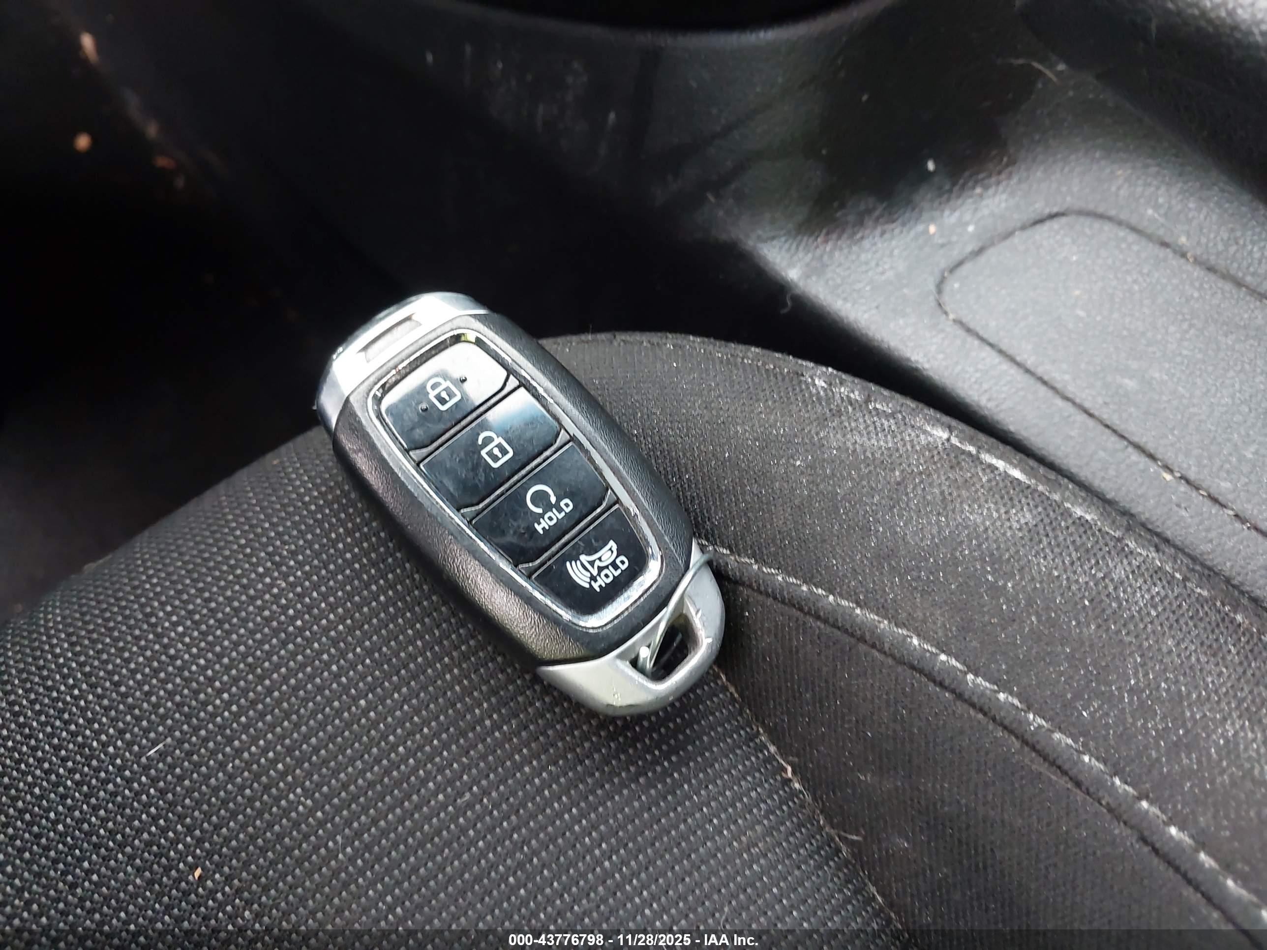 HYUNDAI KONA image 11