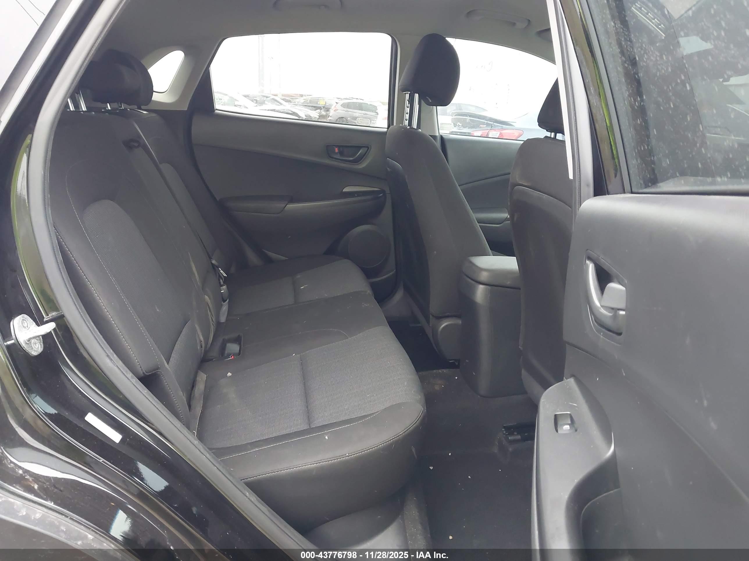 HYUNDAI KONA image 8