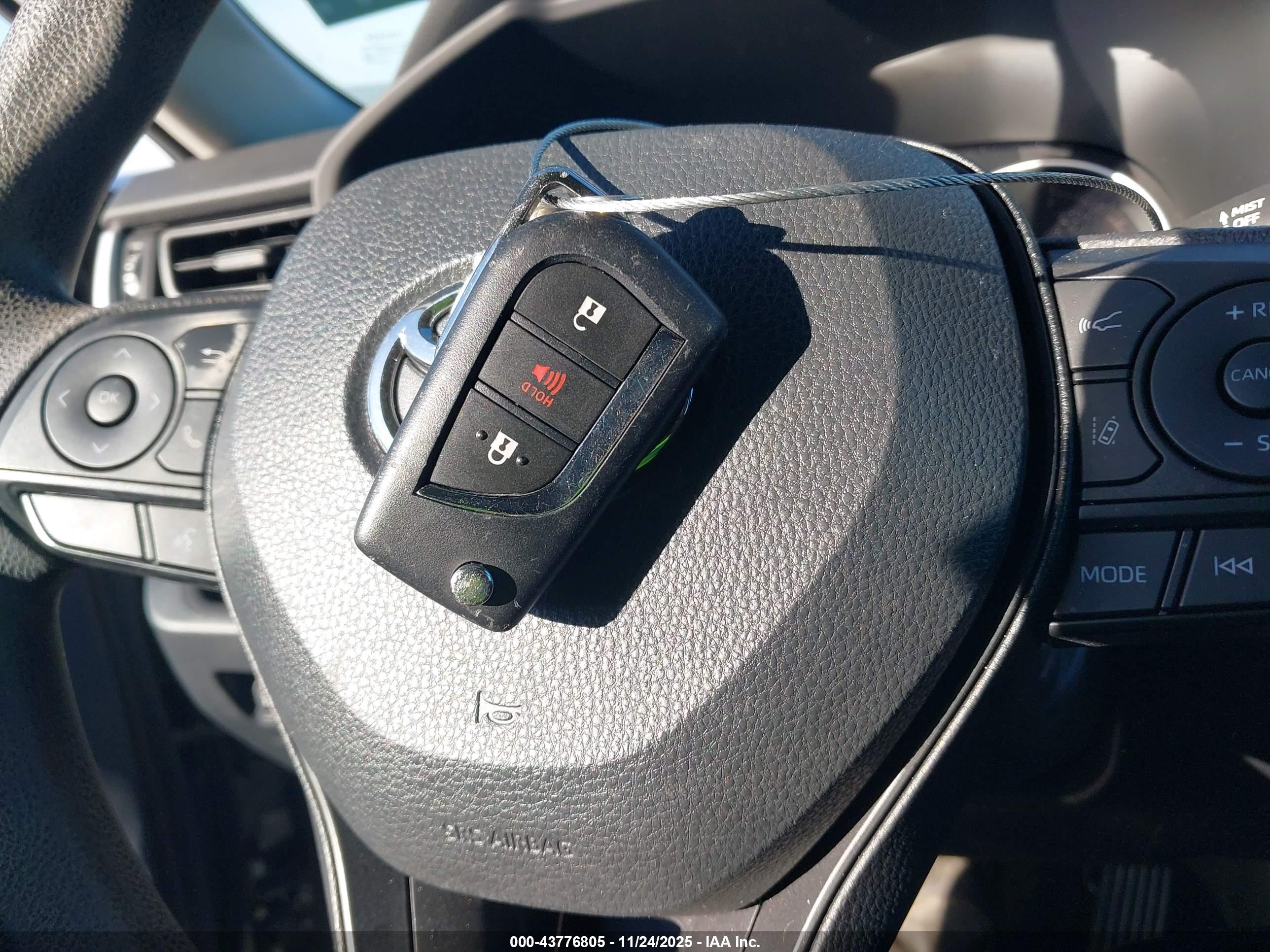TOYOTA RAV4 image 11