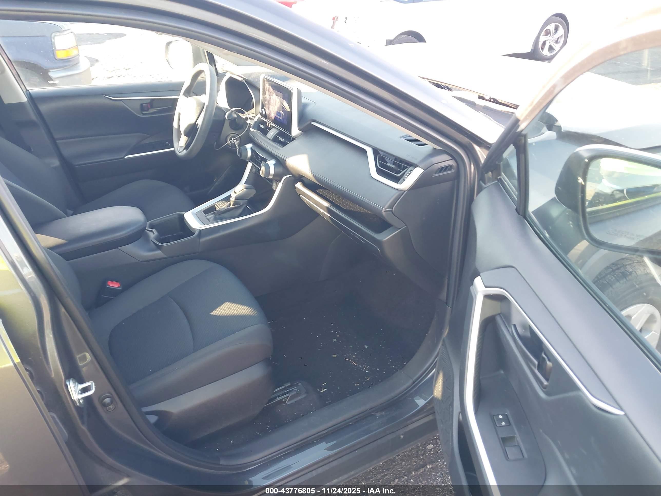 TOYOTA RAV4 image 5