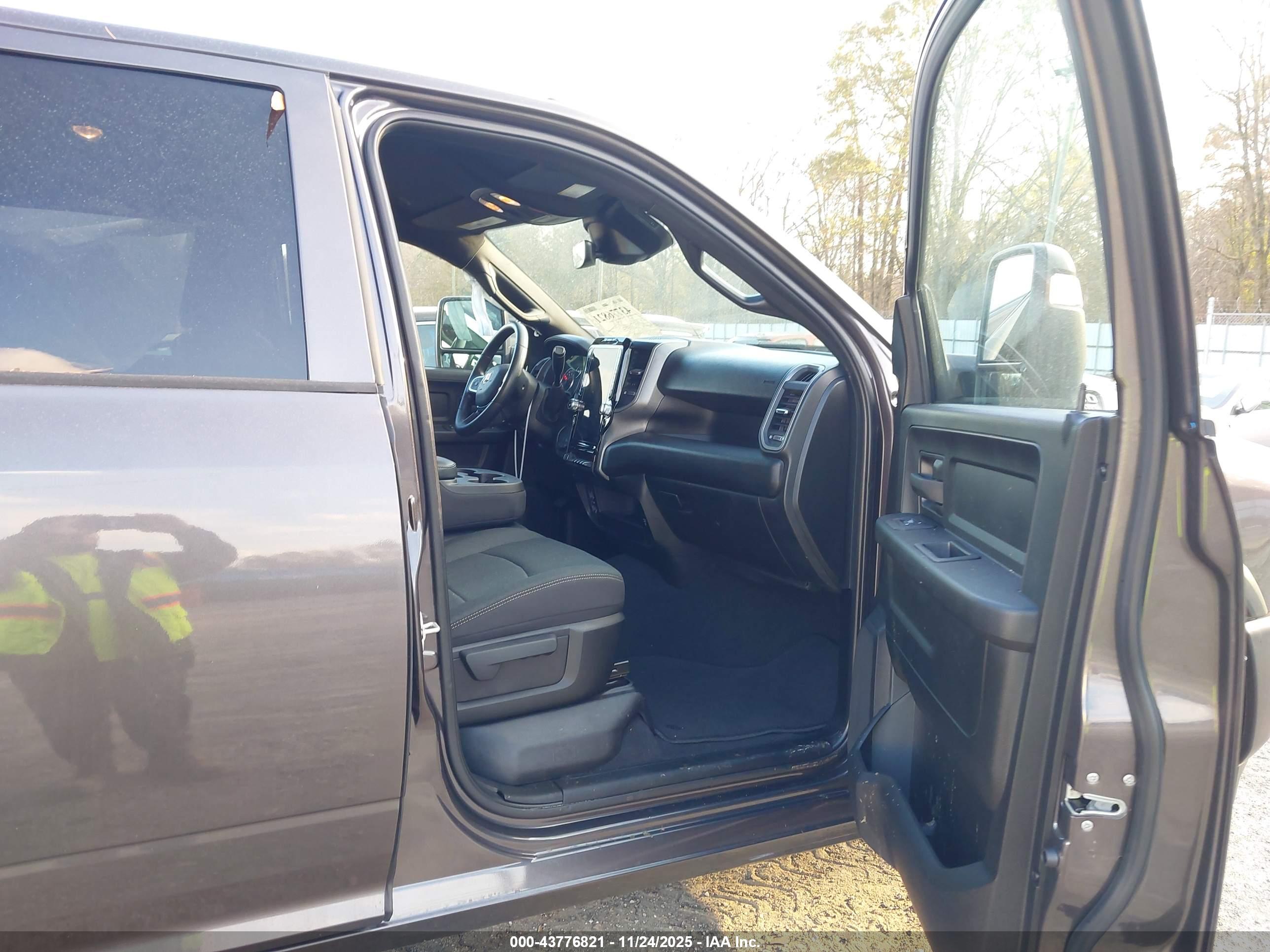 RAM 2500 image 5