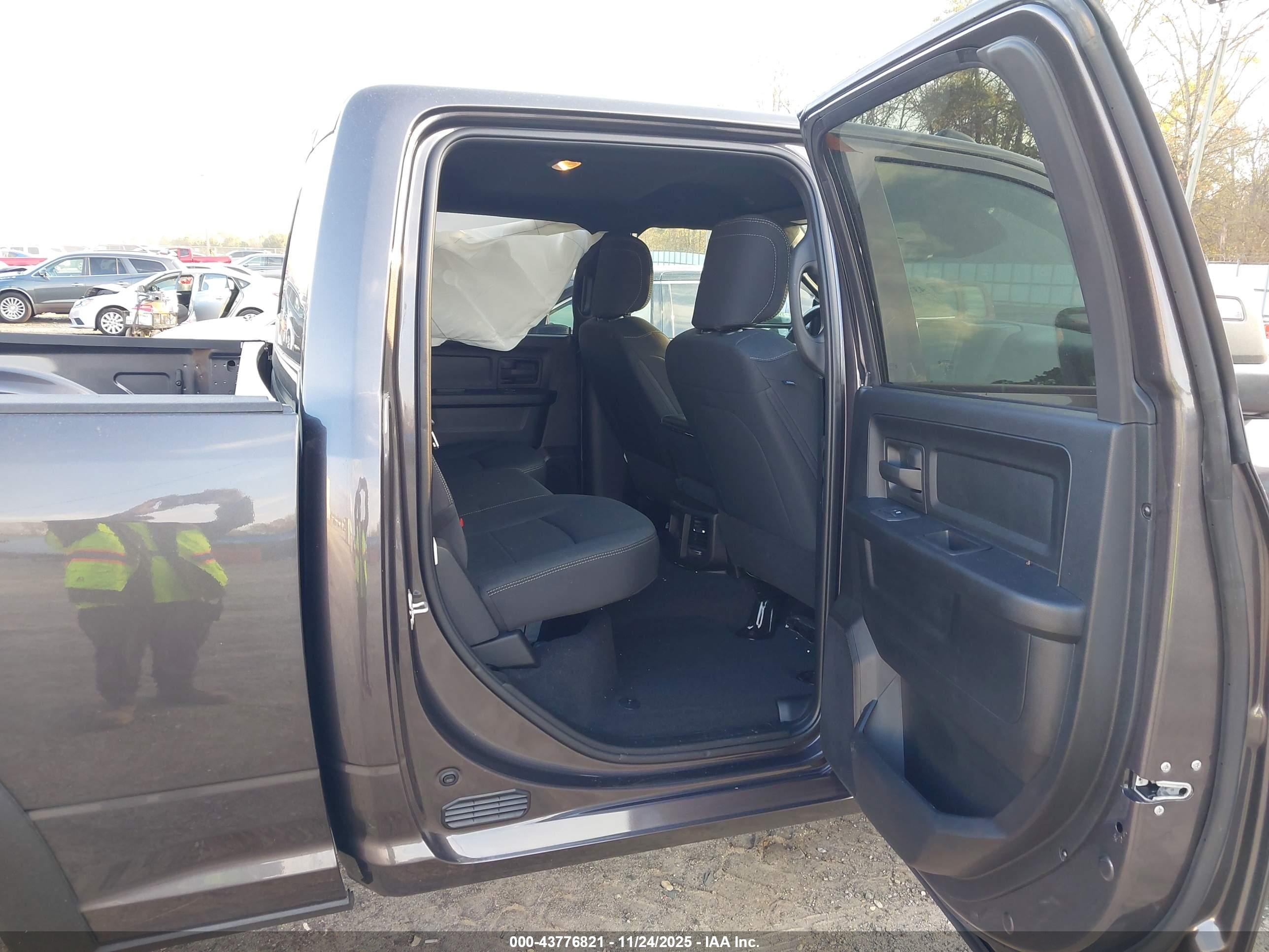 RAM 2500 image 8