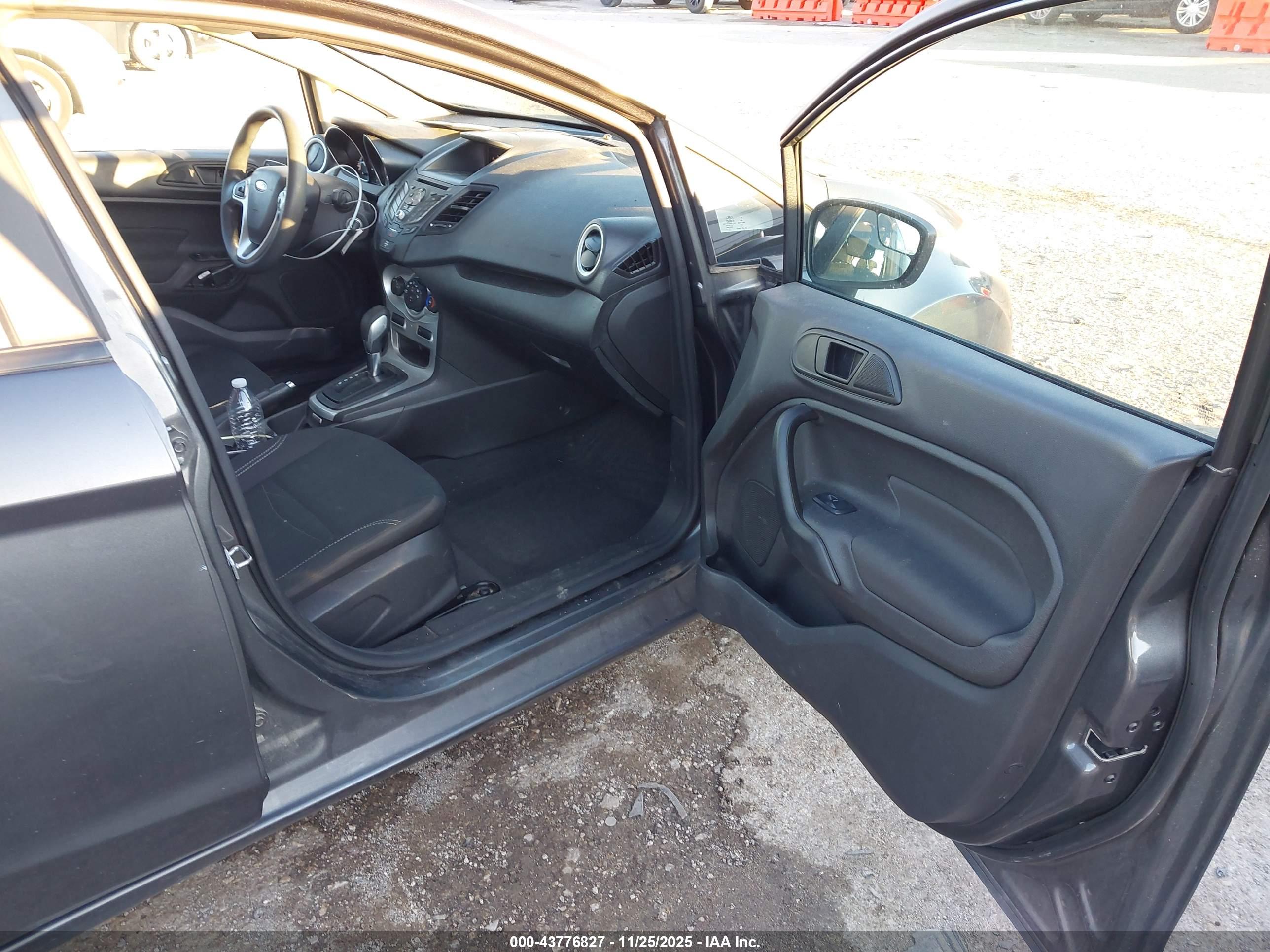 FORD FIESTA image 5
