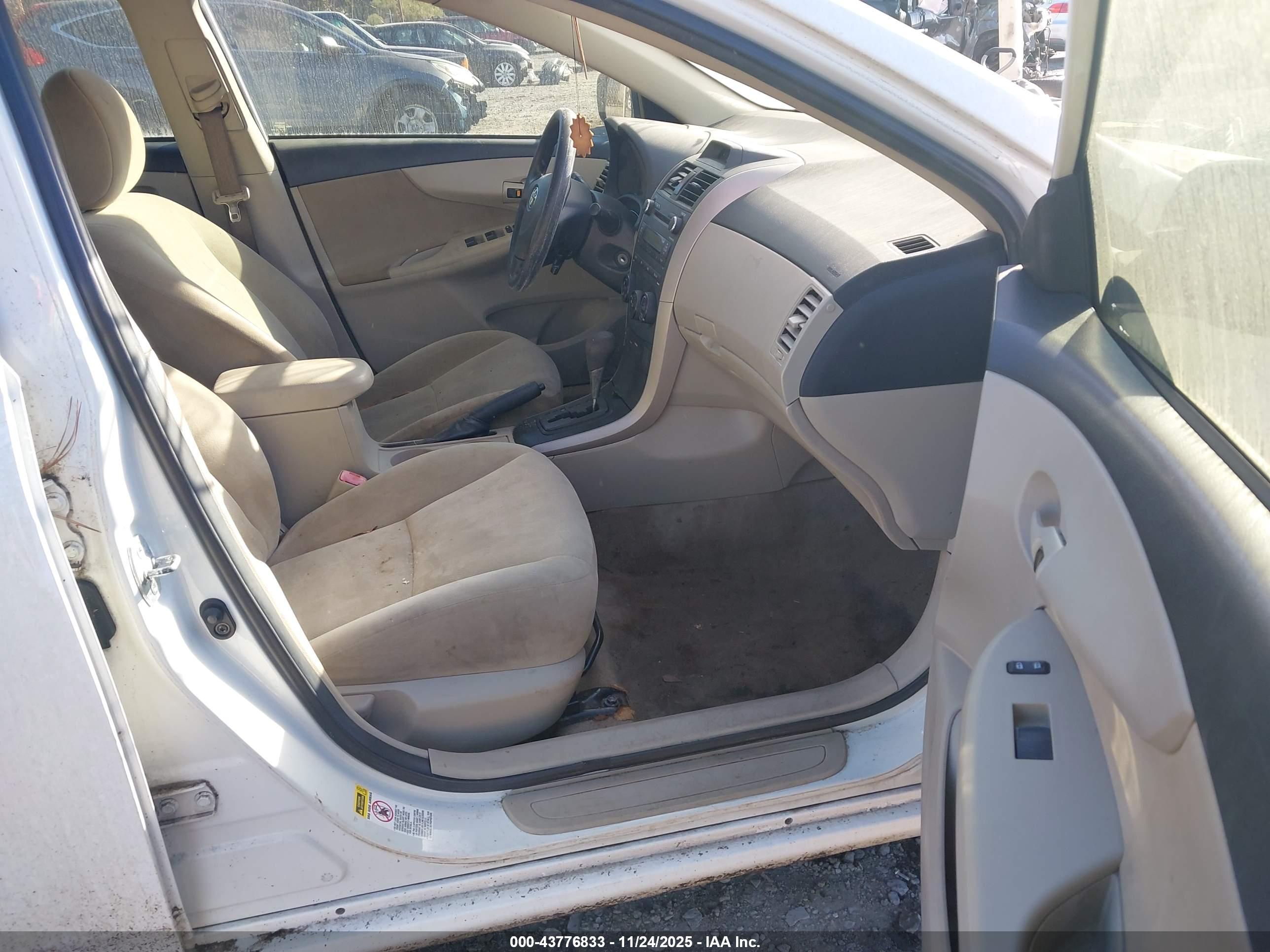 TOYOTA COROLLA image 5