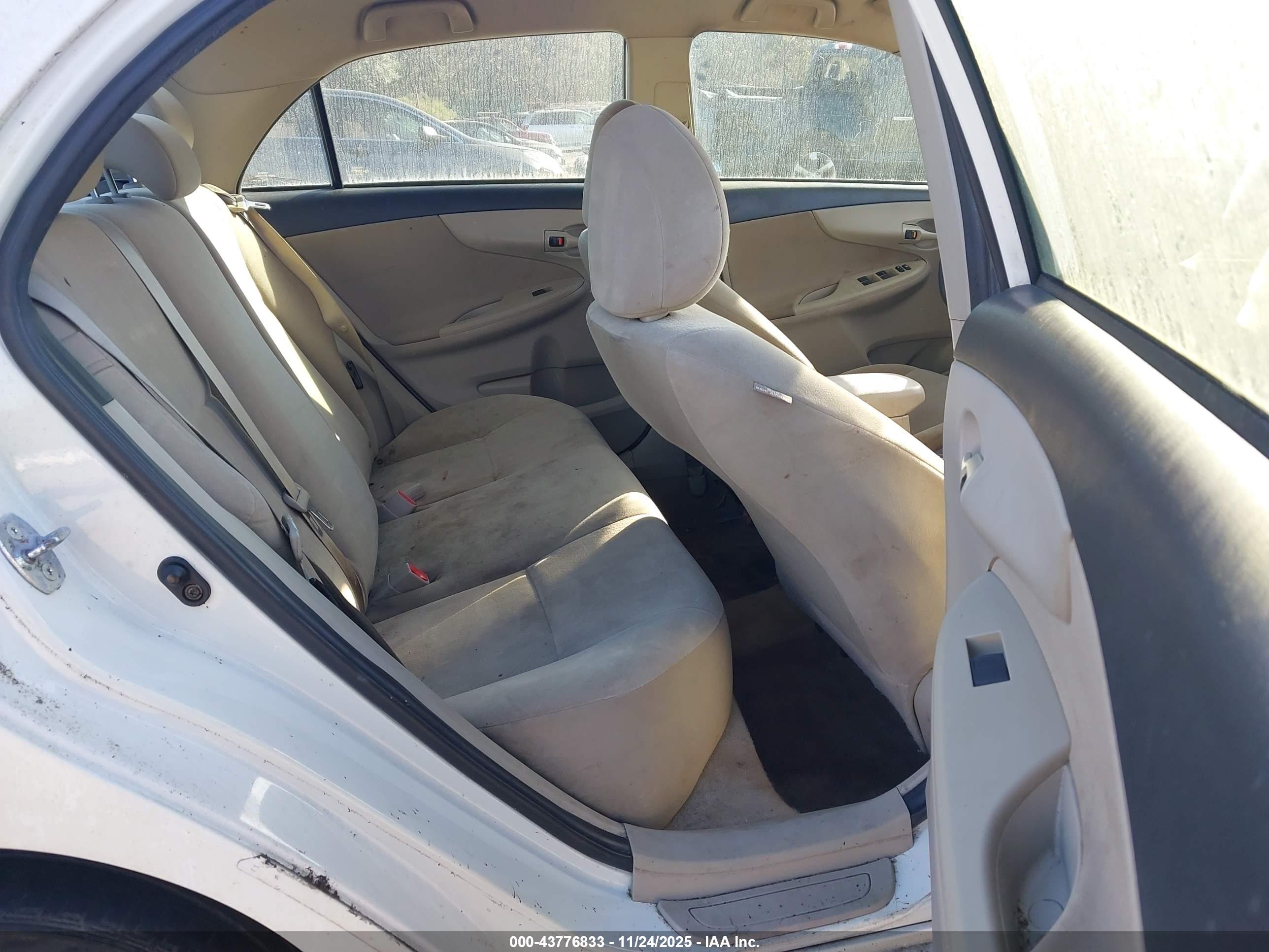 TOYOTA COROLLA image 8