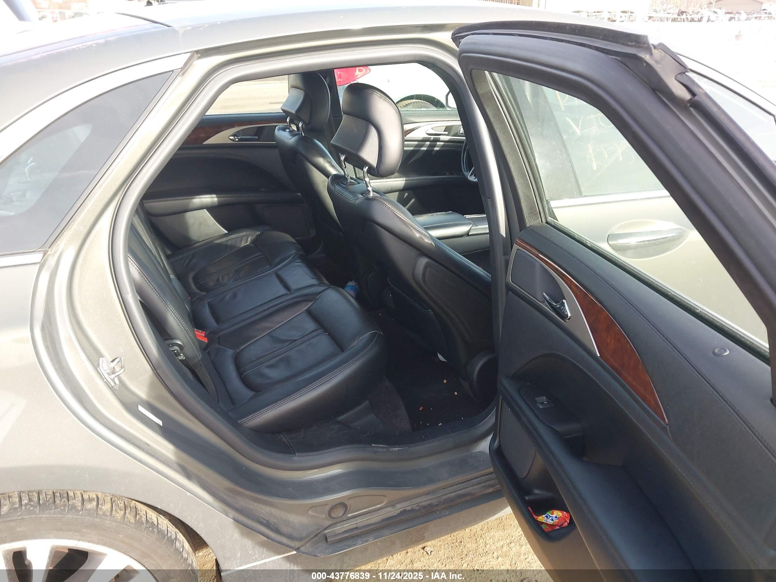 LINCOLN MKZ image 8