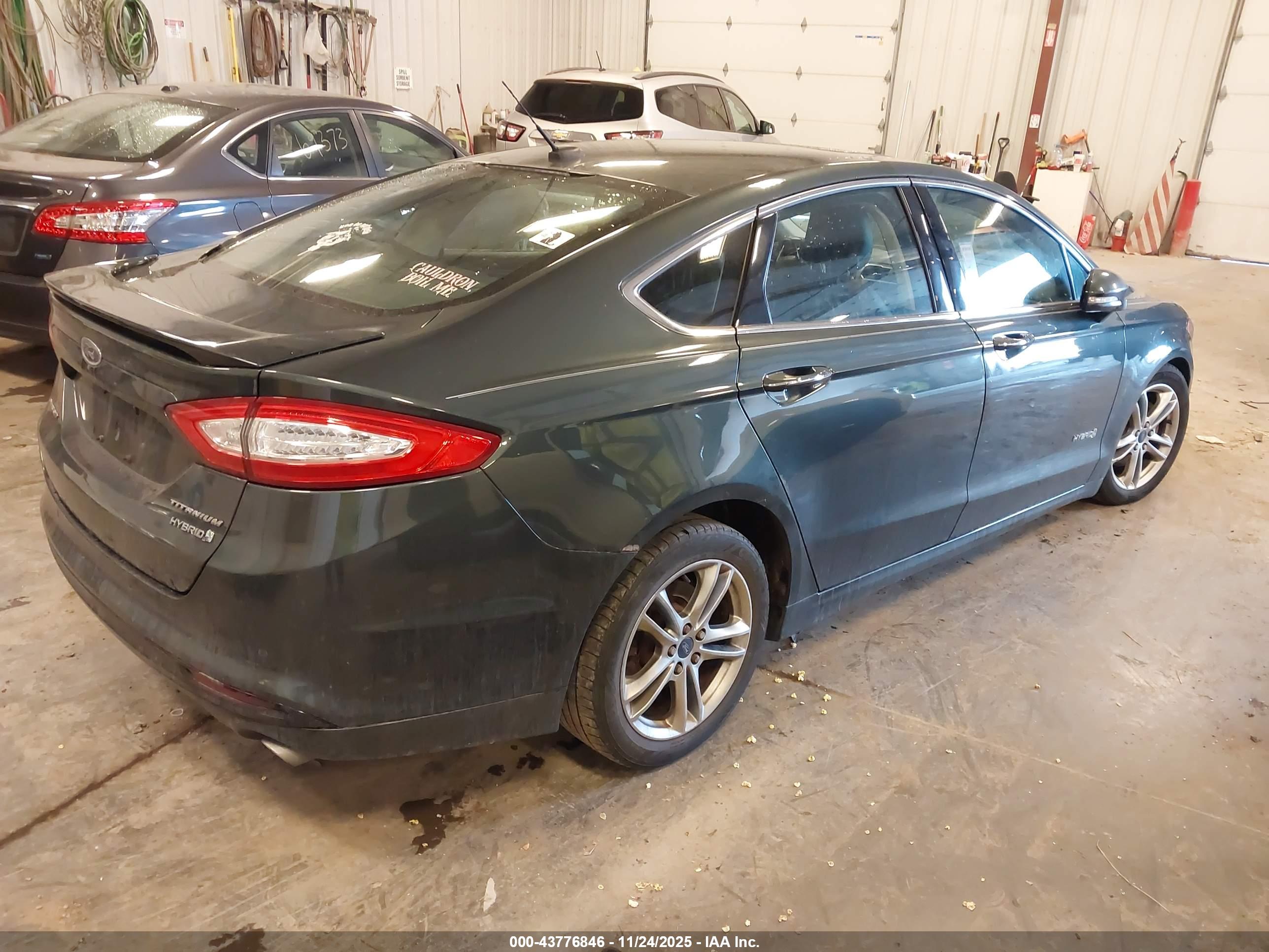 FORD FUSION image 4