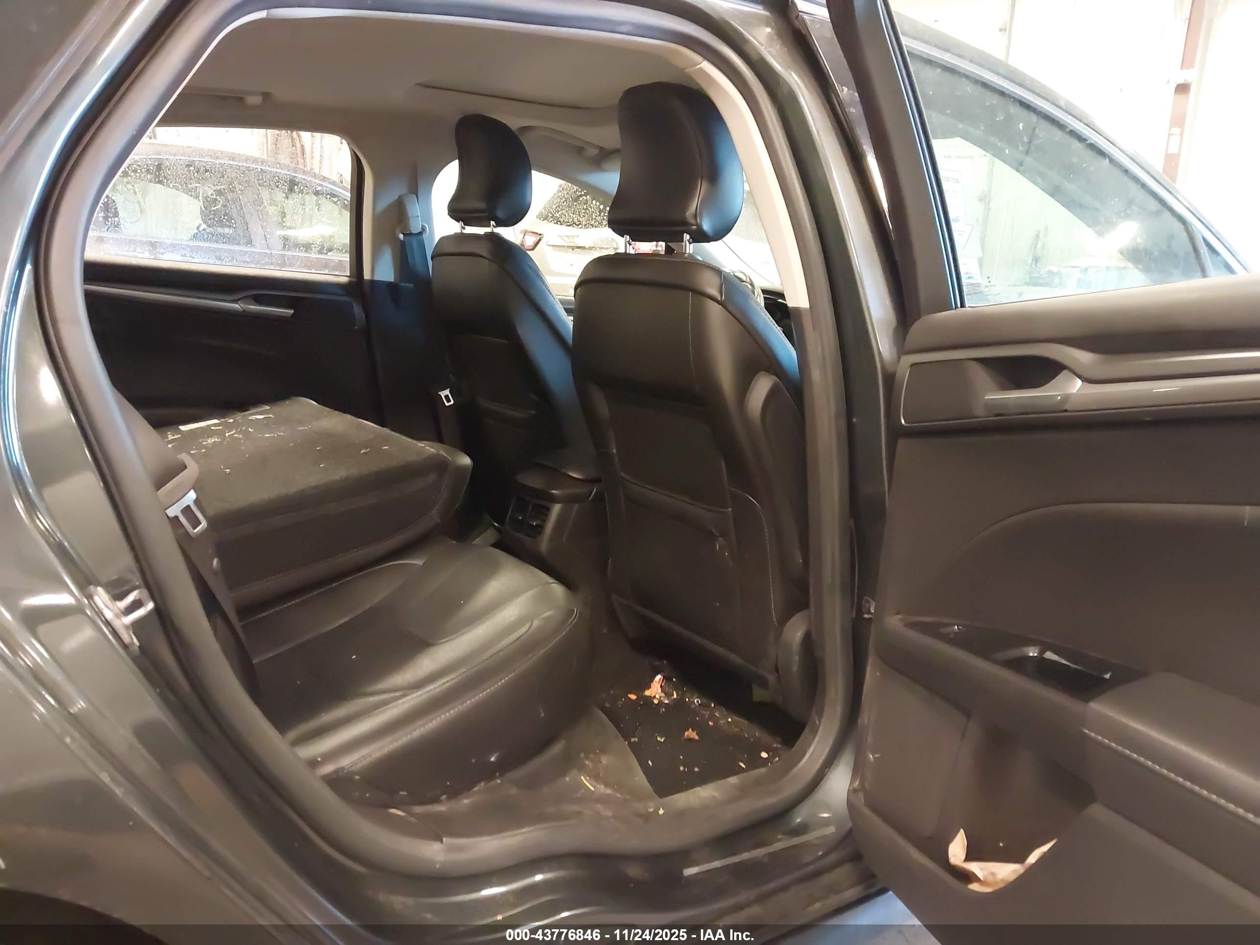 FORD FUSION image 8