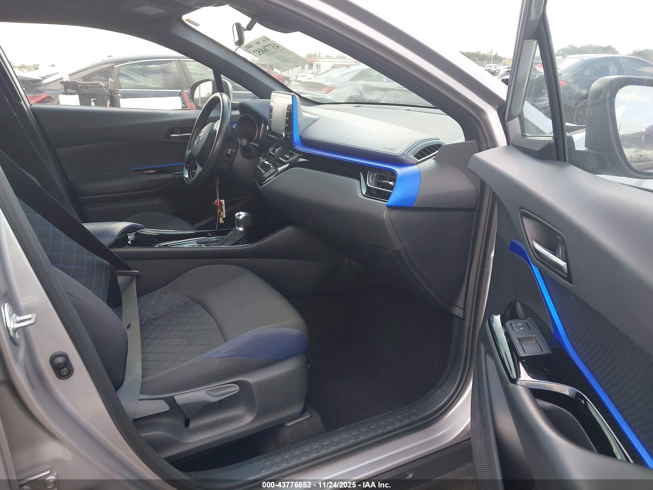 TOYOTA C-HR image 5