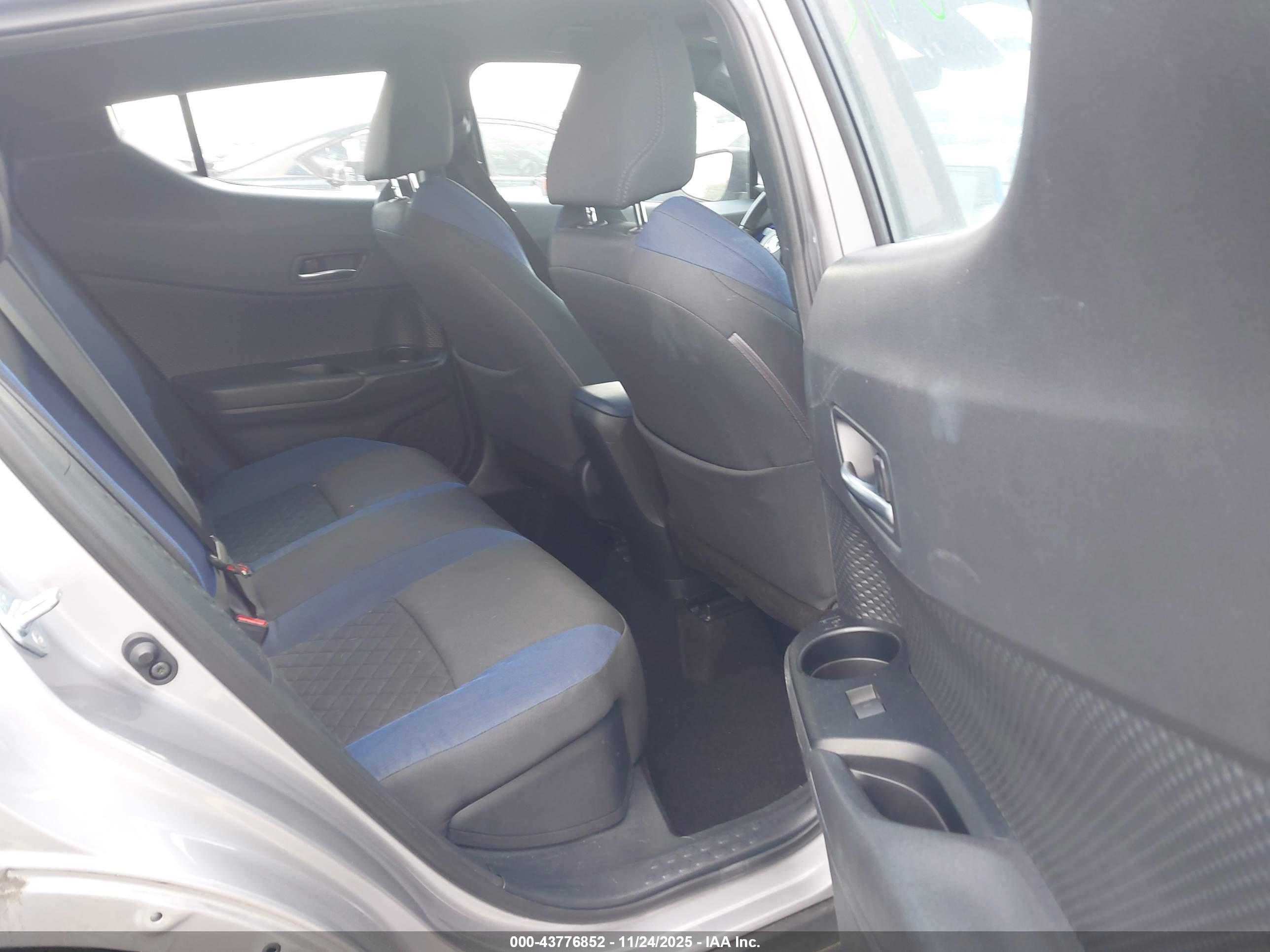 TOYOTA C-HR image 8