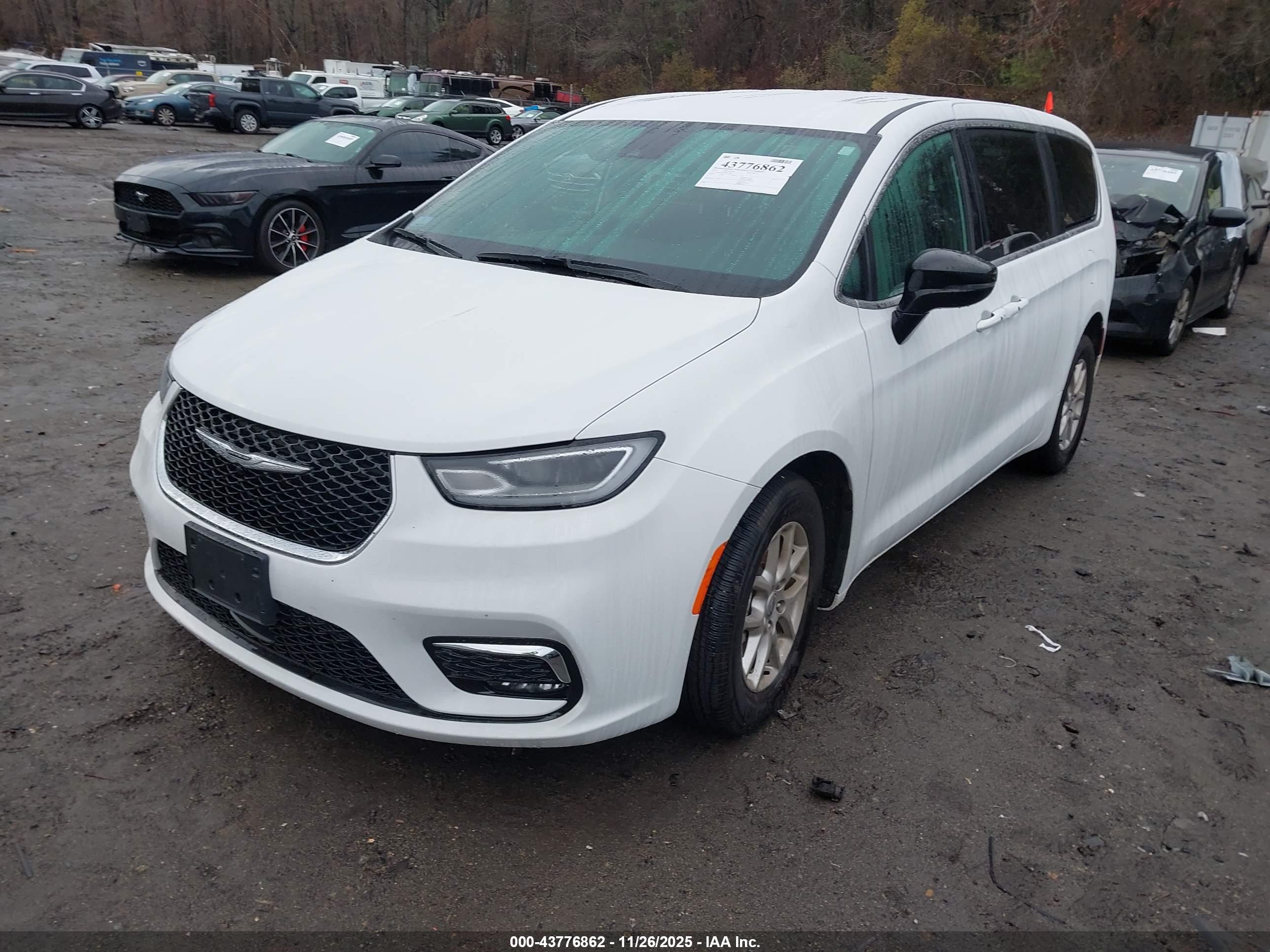 CHRYSLER PACIFICA image 2