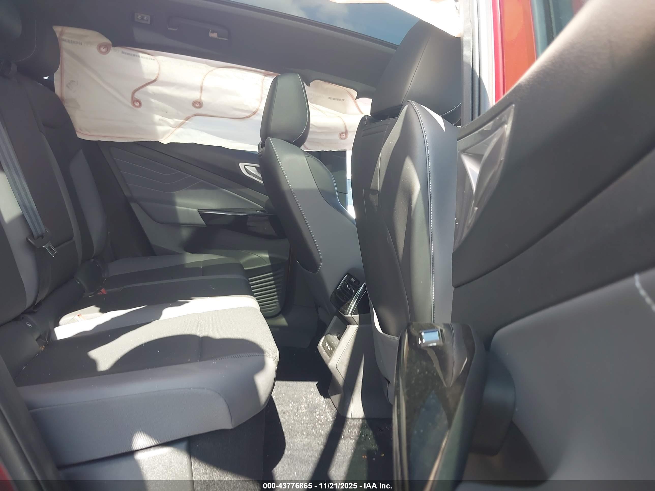 VOLKSWAGEN ID.4 image 8