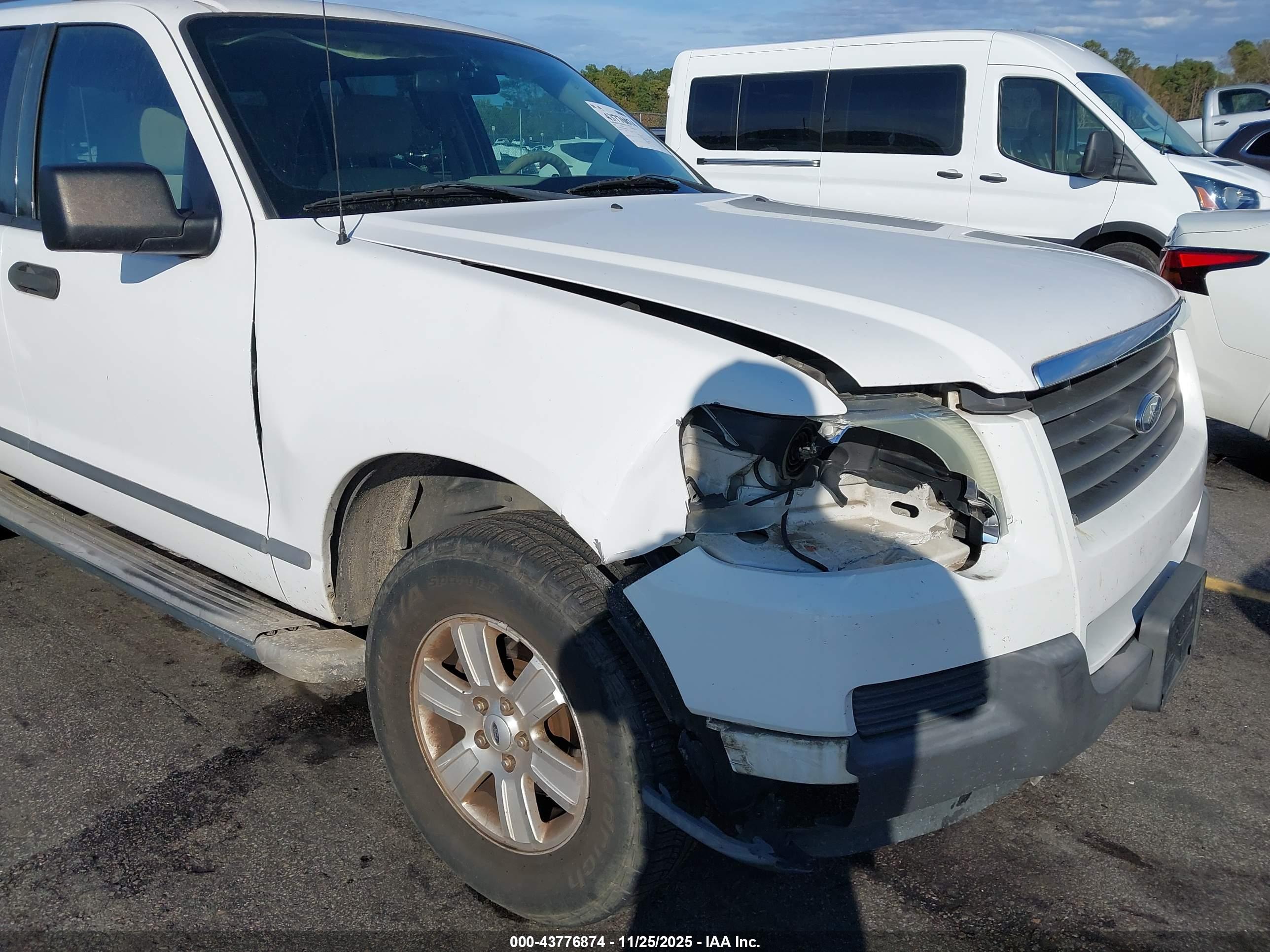 FORD EXPLORER image 6