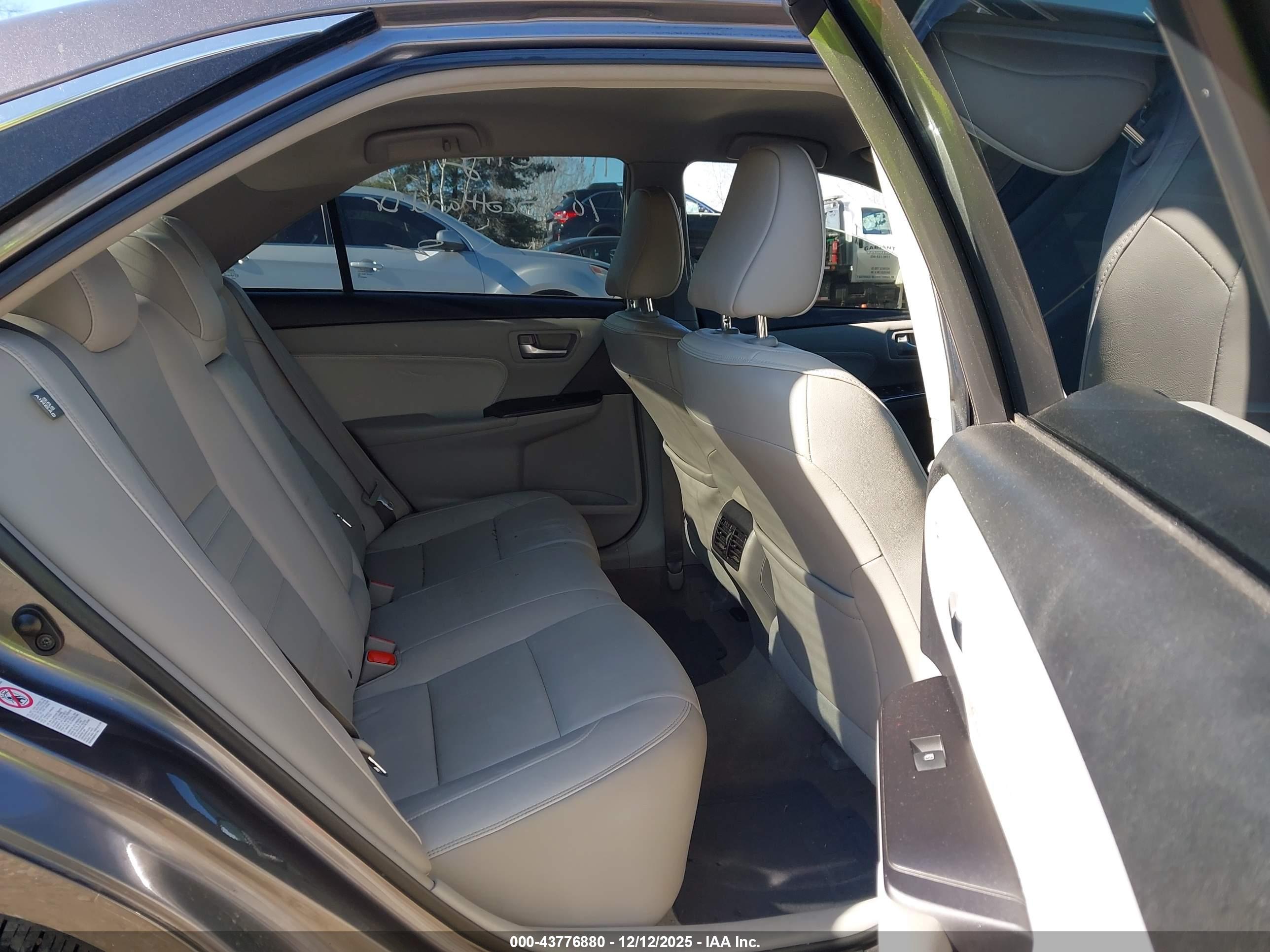 TOYOTA CAMRY image 8