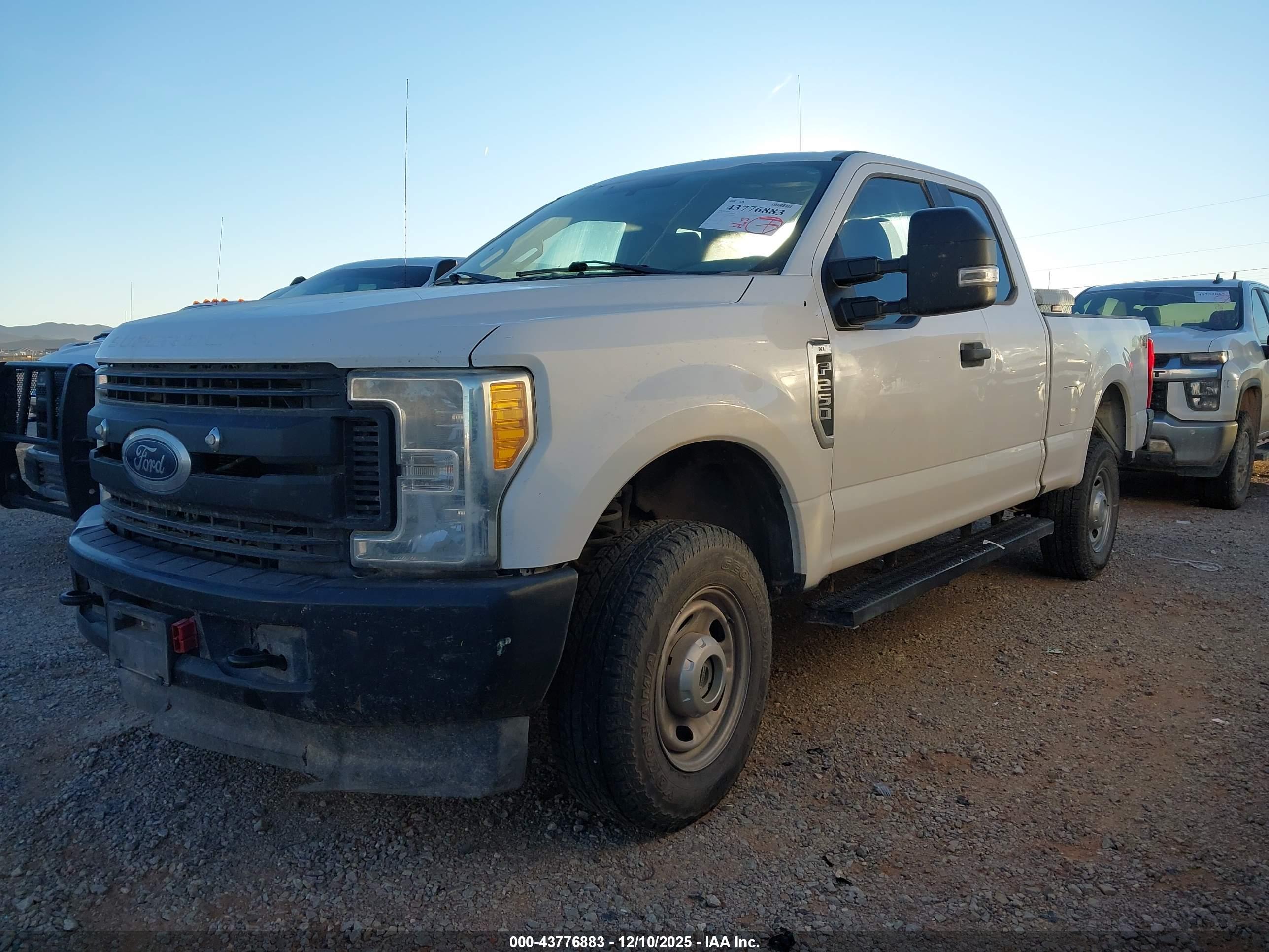 FORD F-250 image 2
